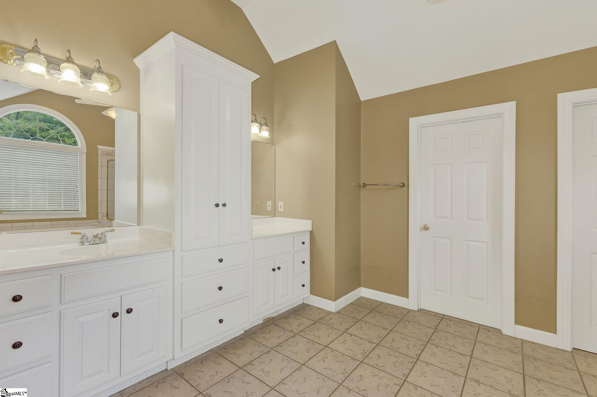 16 Woods Edge Court Greenville, SC 29615