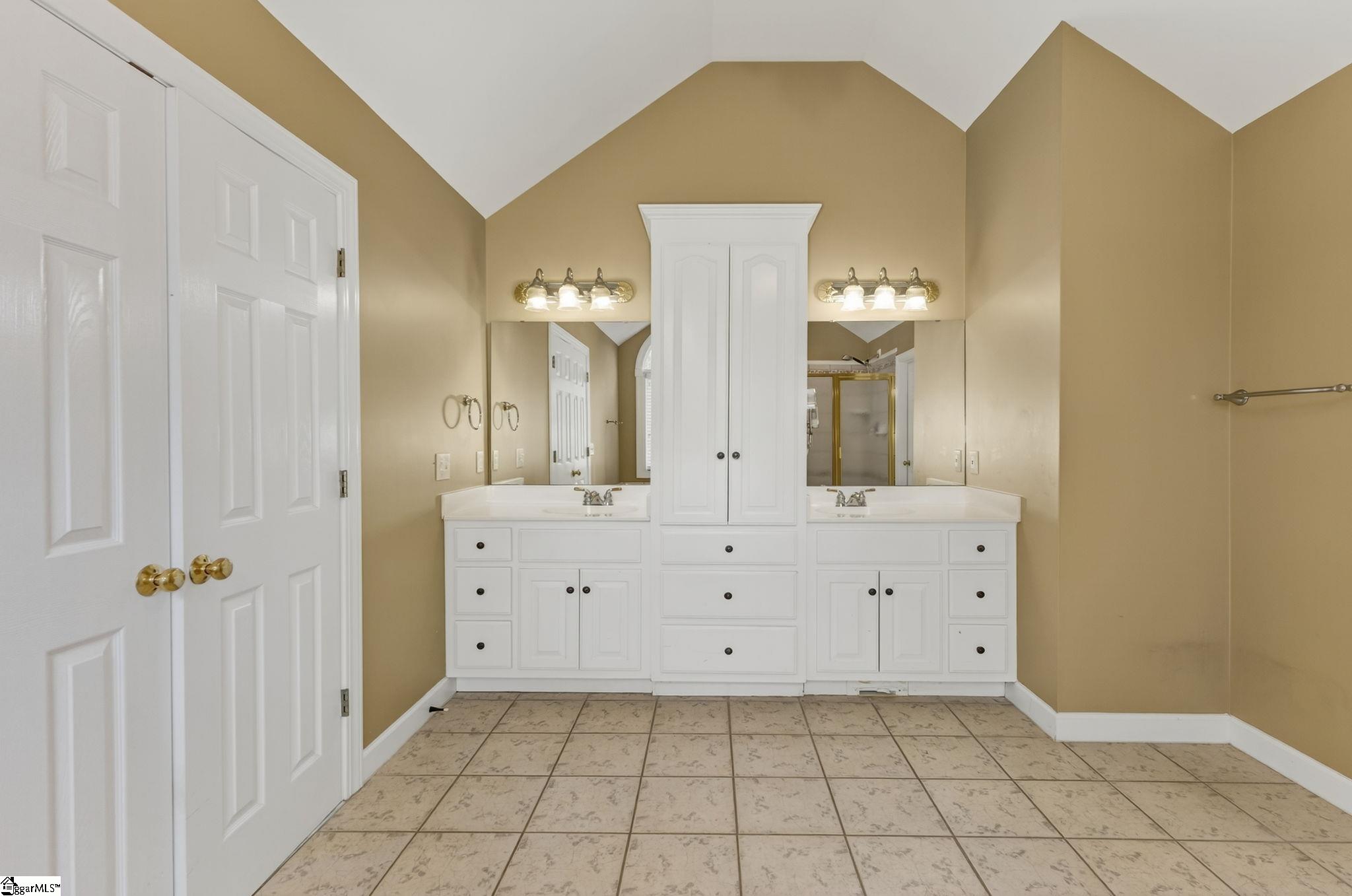 16 Woods Edge Court Greenville, SC 29615