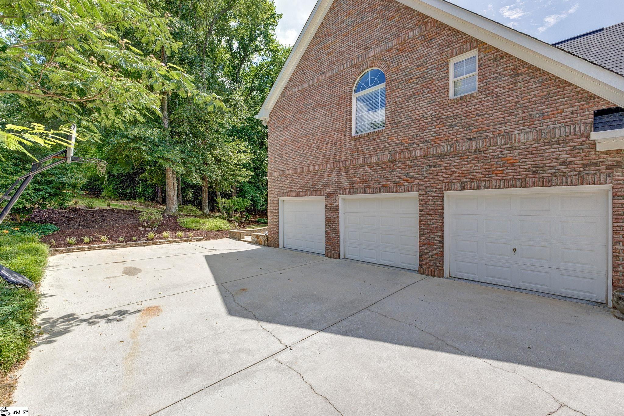 16 Woods Edge Court Greenville, SC 29615