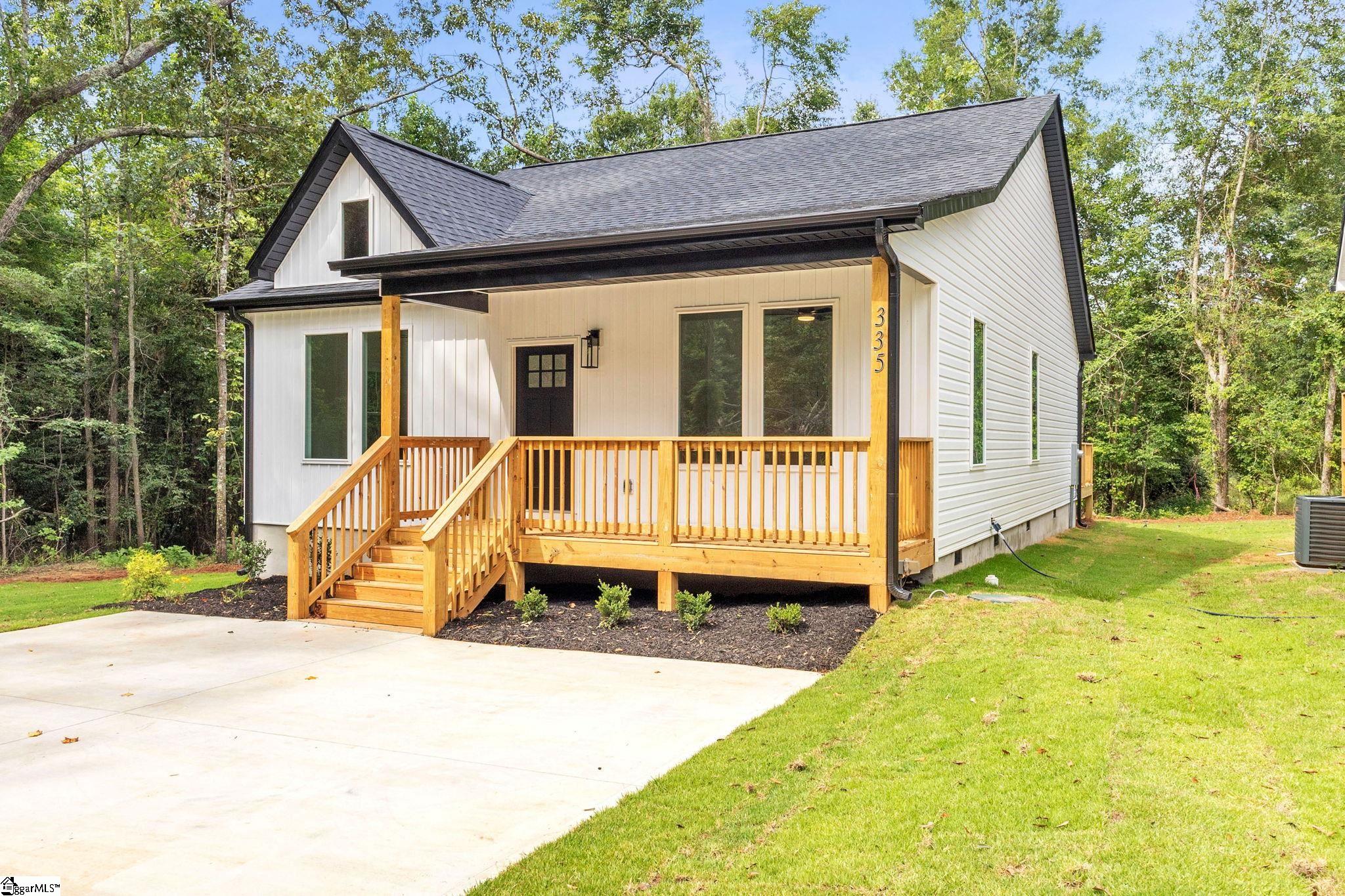 335 W Peachtree Street Woodruff, SC 29388