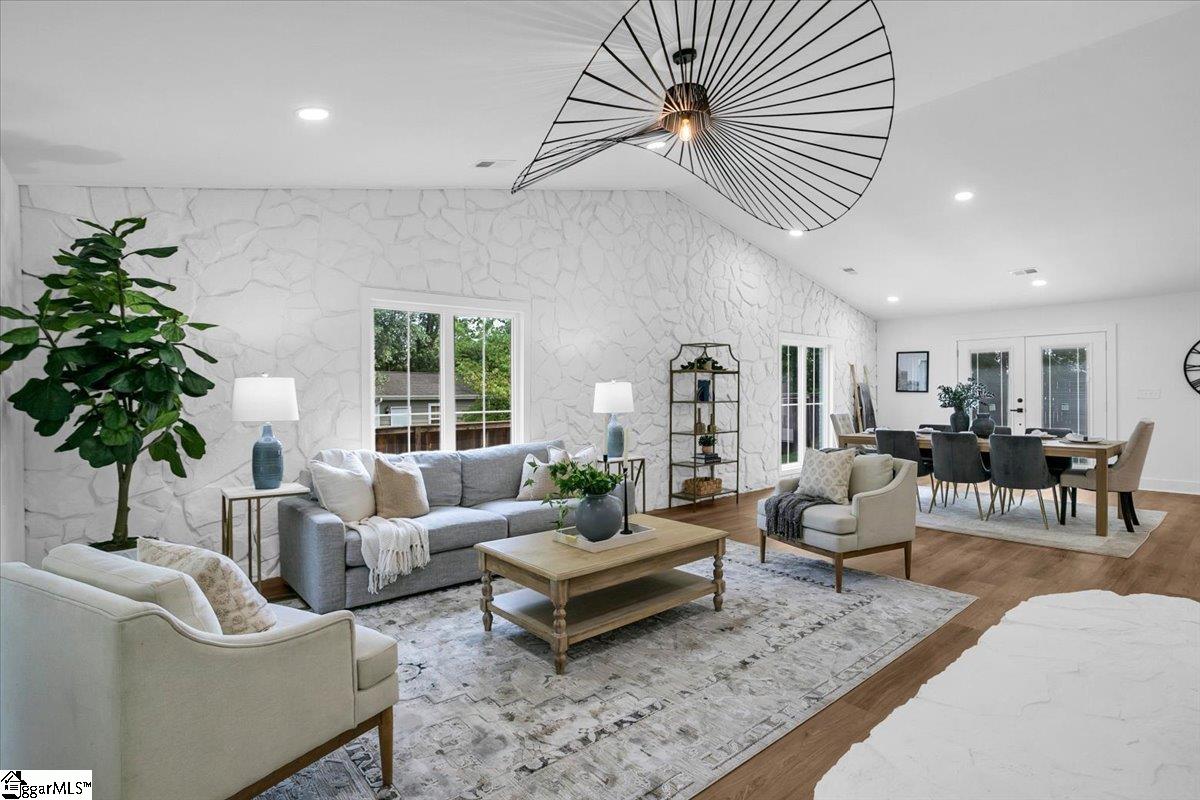 2 Dahlglen Avenue Greenville, SC 29607