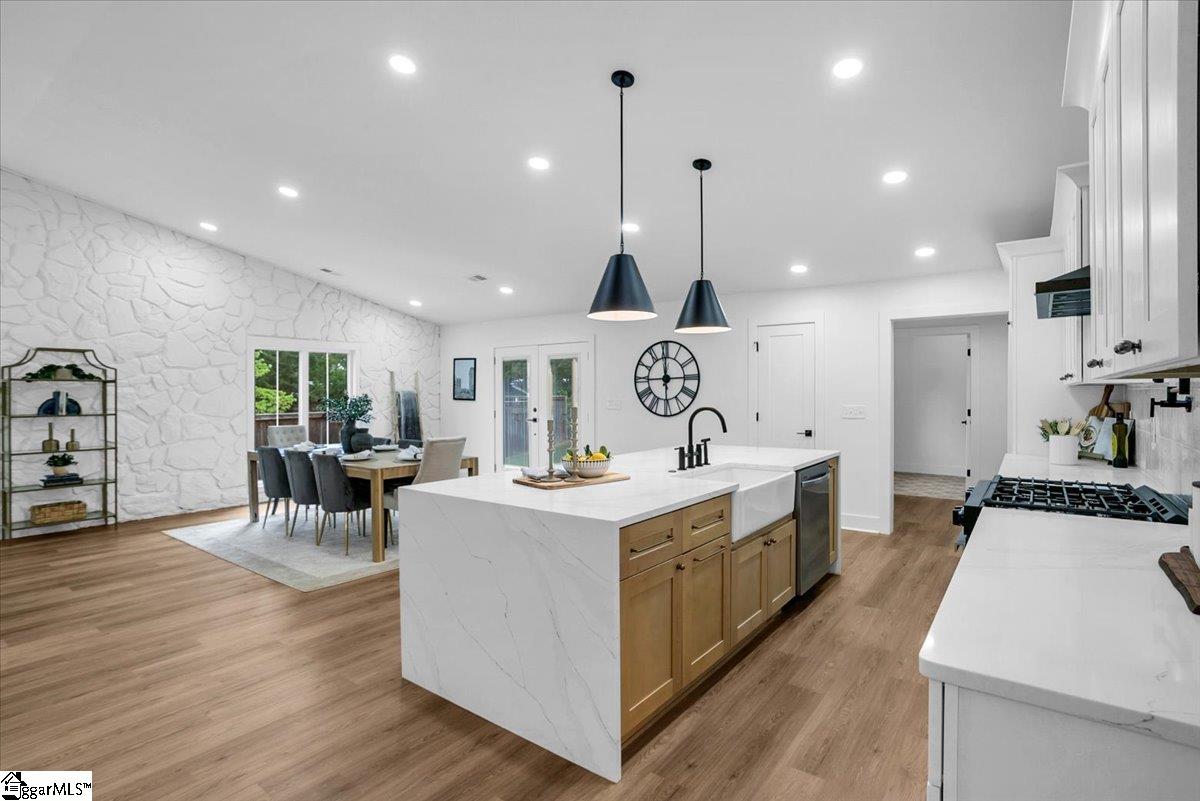 2 Dahlglen Avenue Greenville, SC 29607