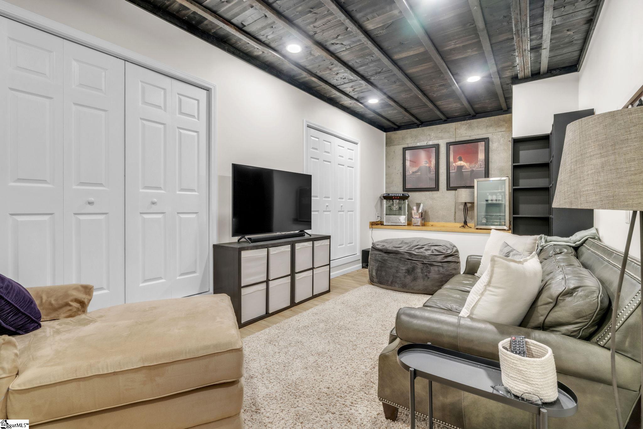 1 Edge Court UNIT Unit B Greenville, SC 29609