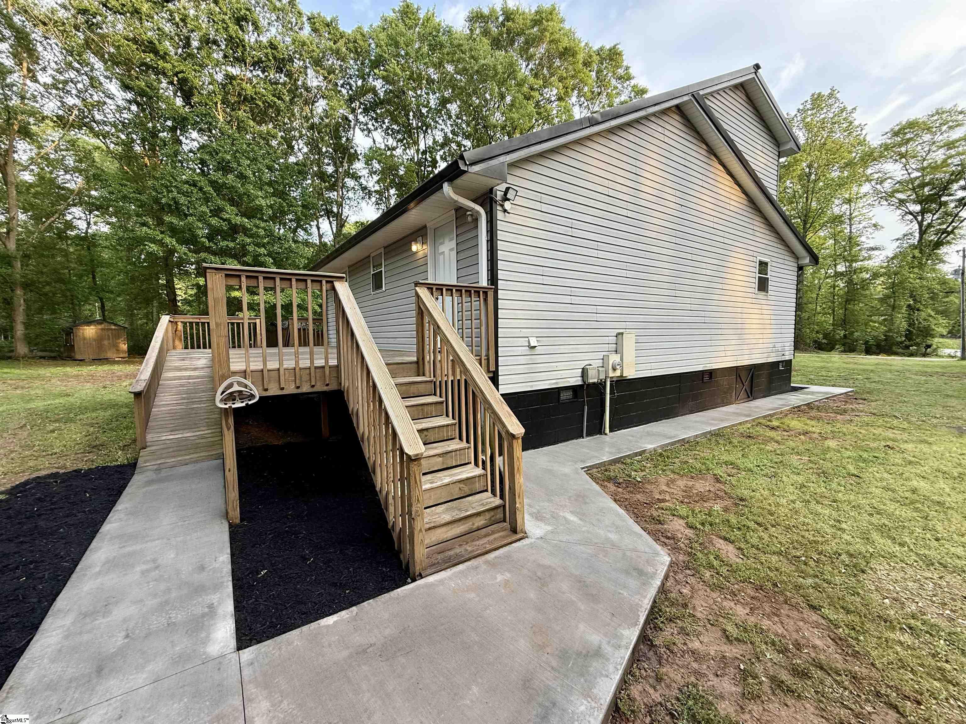 202 Randolph Court Woodruff, SC 29388-8604
