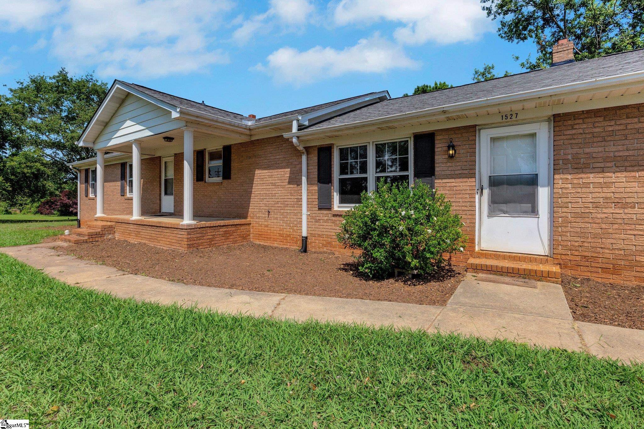 1527 Jonesville Road Simpsonville, SC 29681