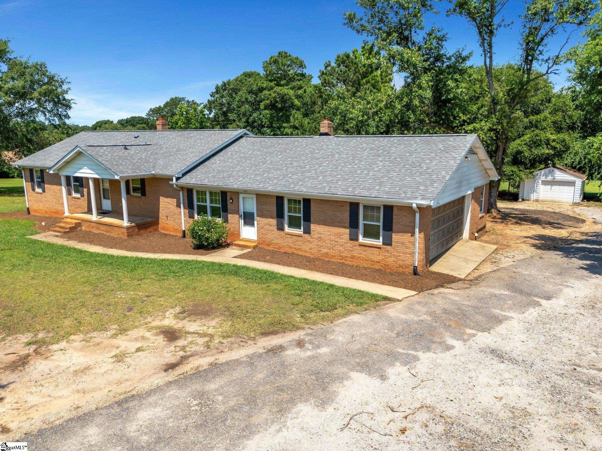 1527 Jonesville Road Simpsonville, SC 29681