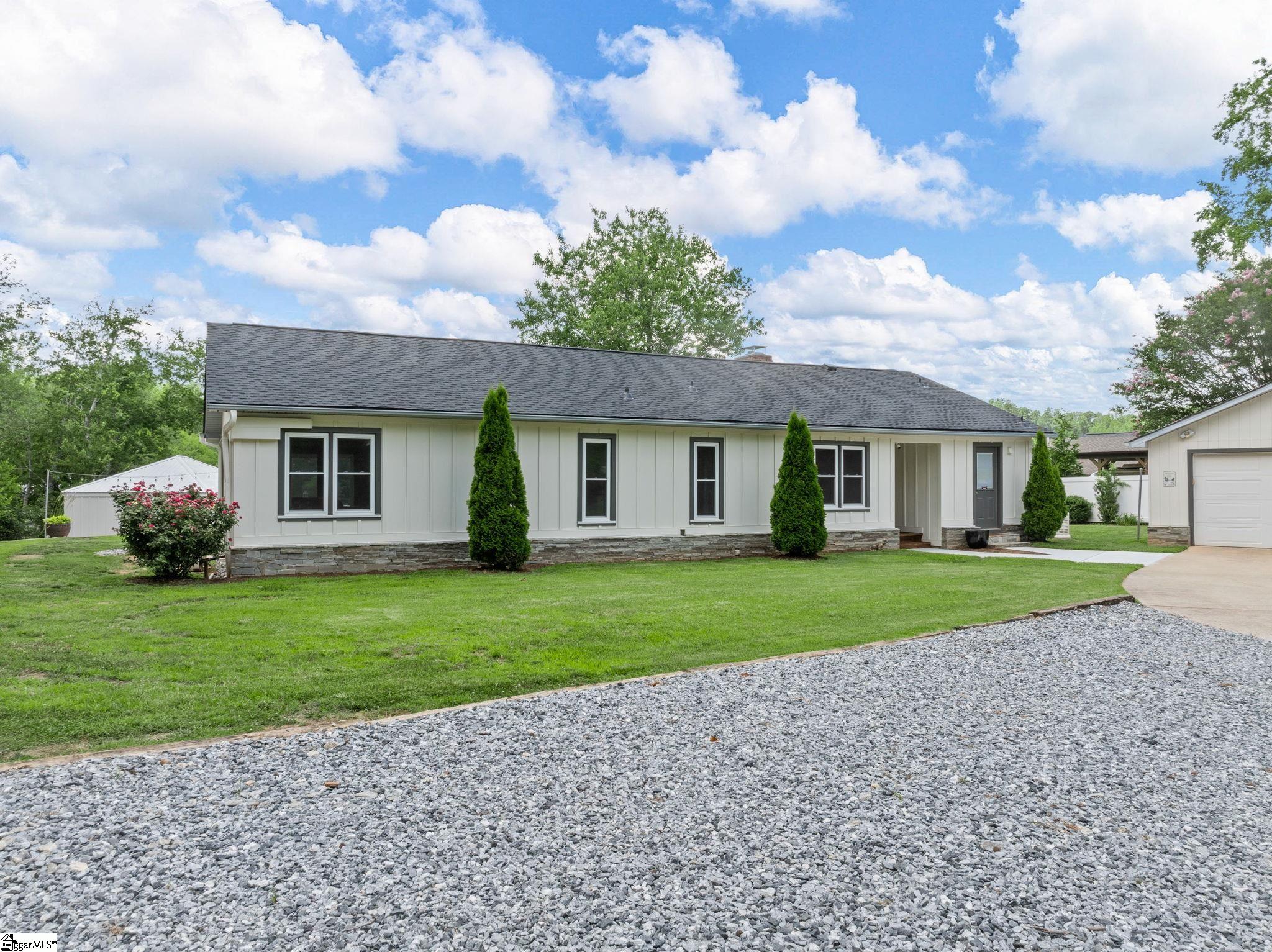 1326 E Lakeshore Drive Landrum, SC 29356
