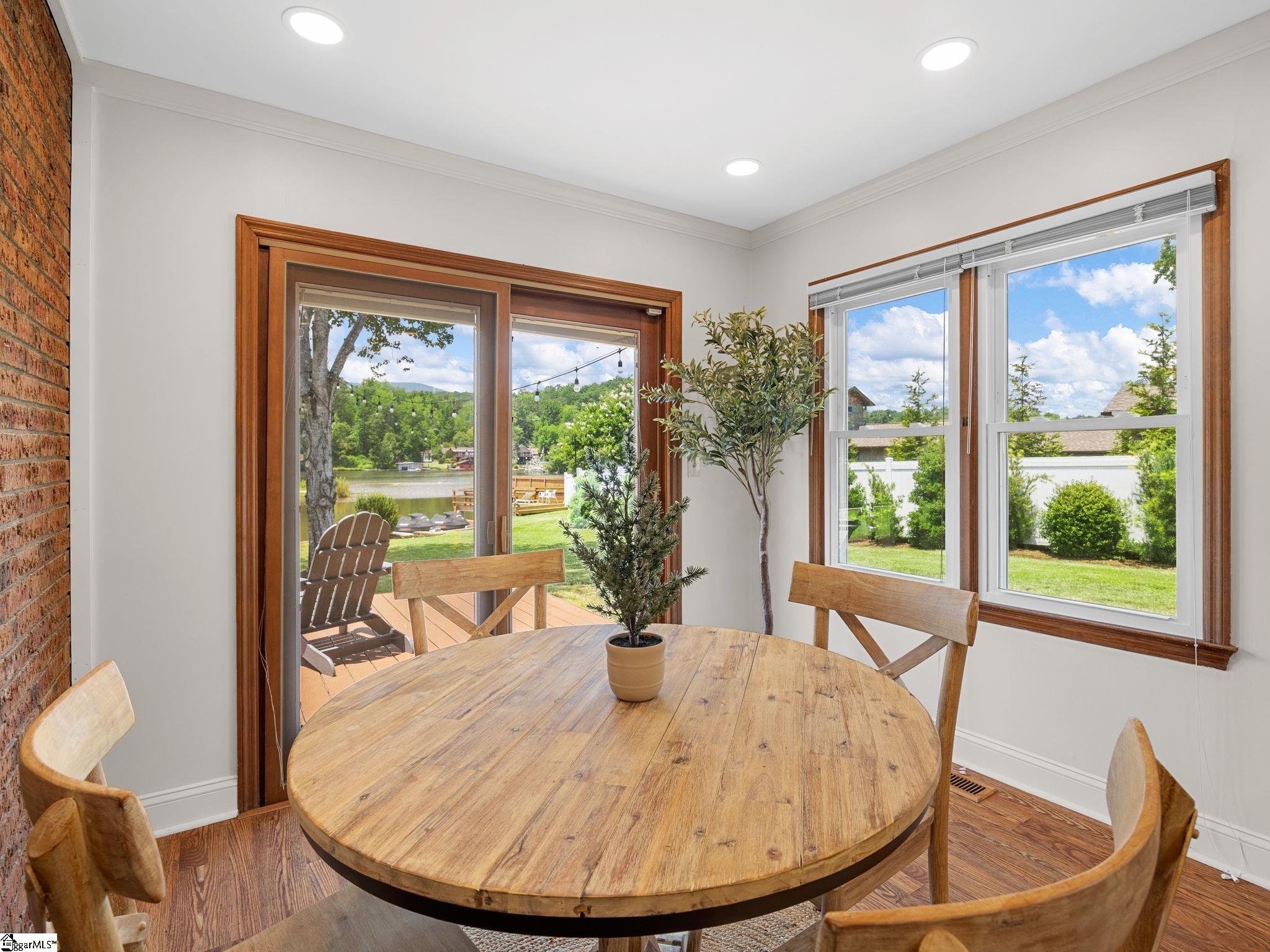 1326 E Lakeshore Drive Landrum, SC 29356