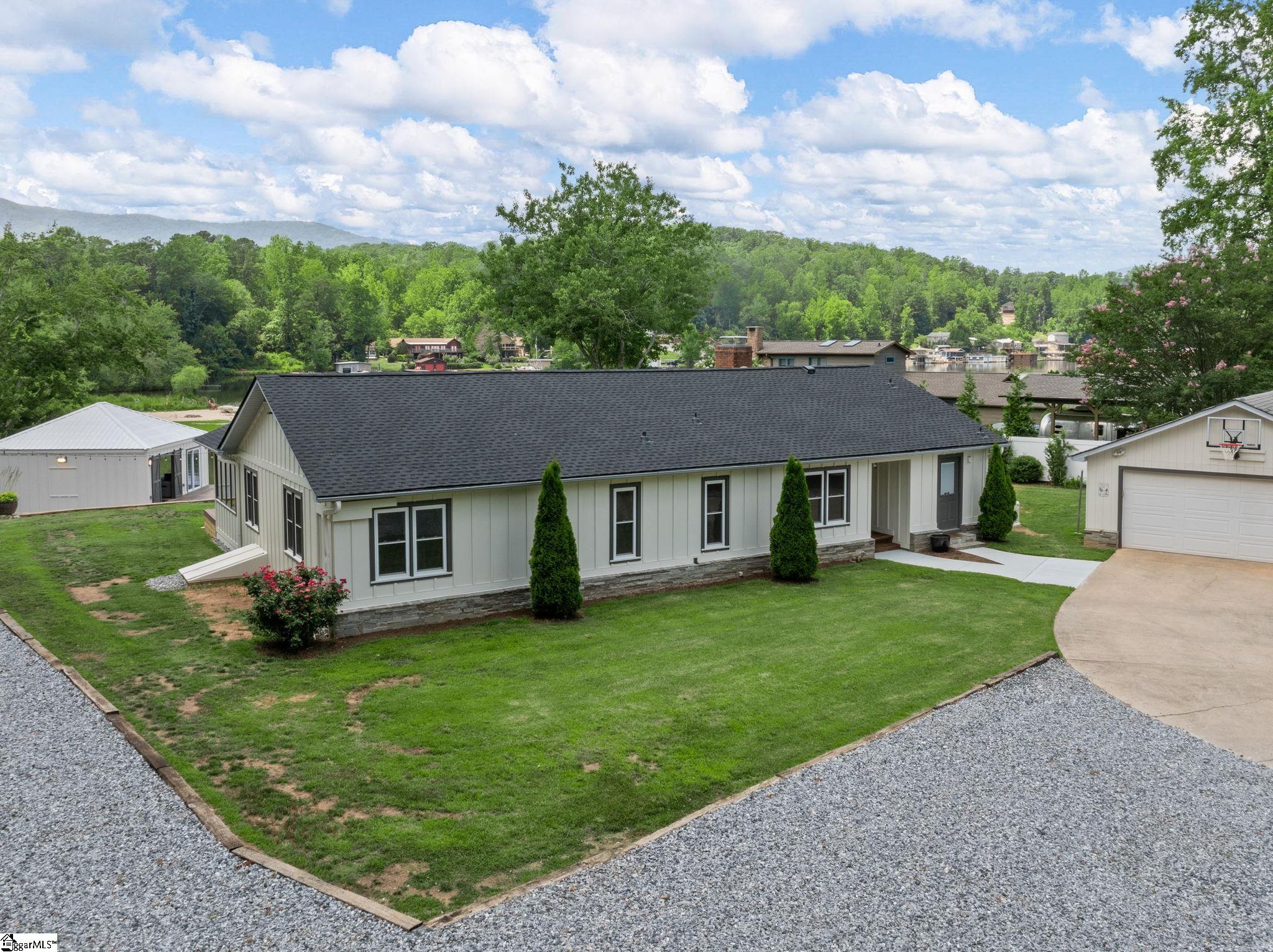 1326 E Lakeshore Drive Landrum, SC 29356