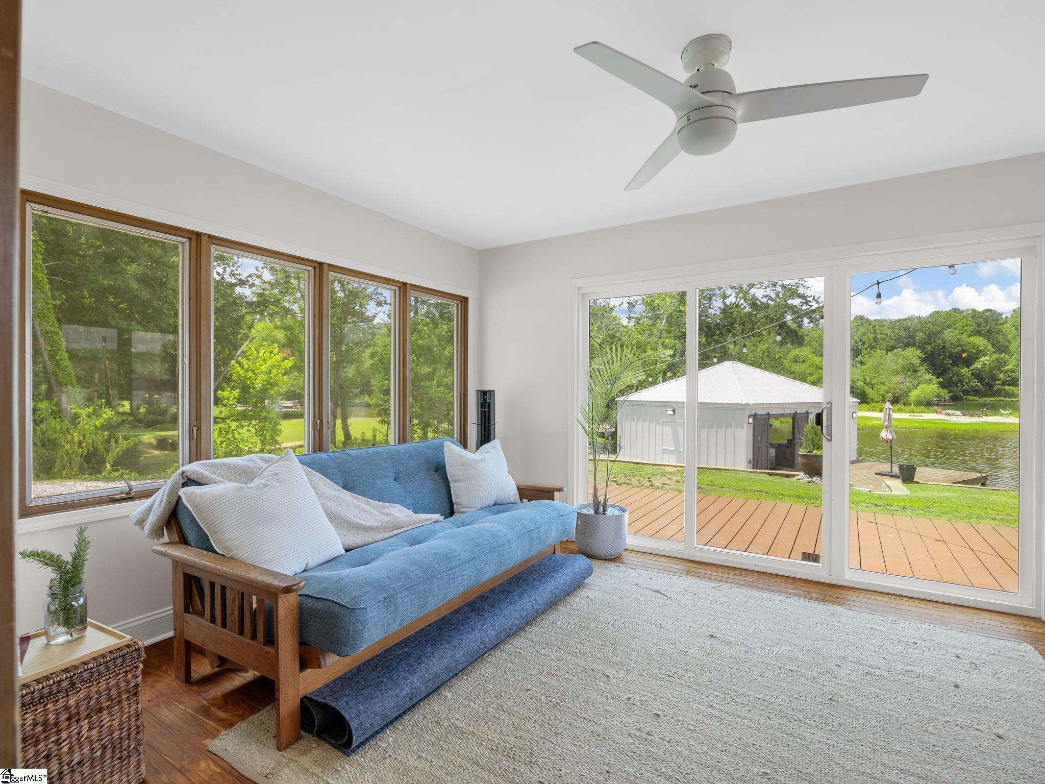 1326 E Lakeshore Drive Landrum, SC 29356