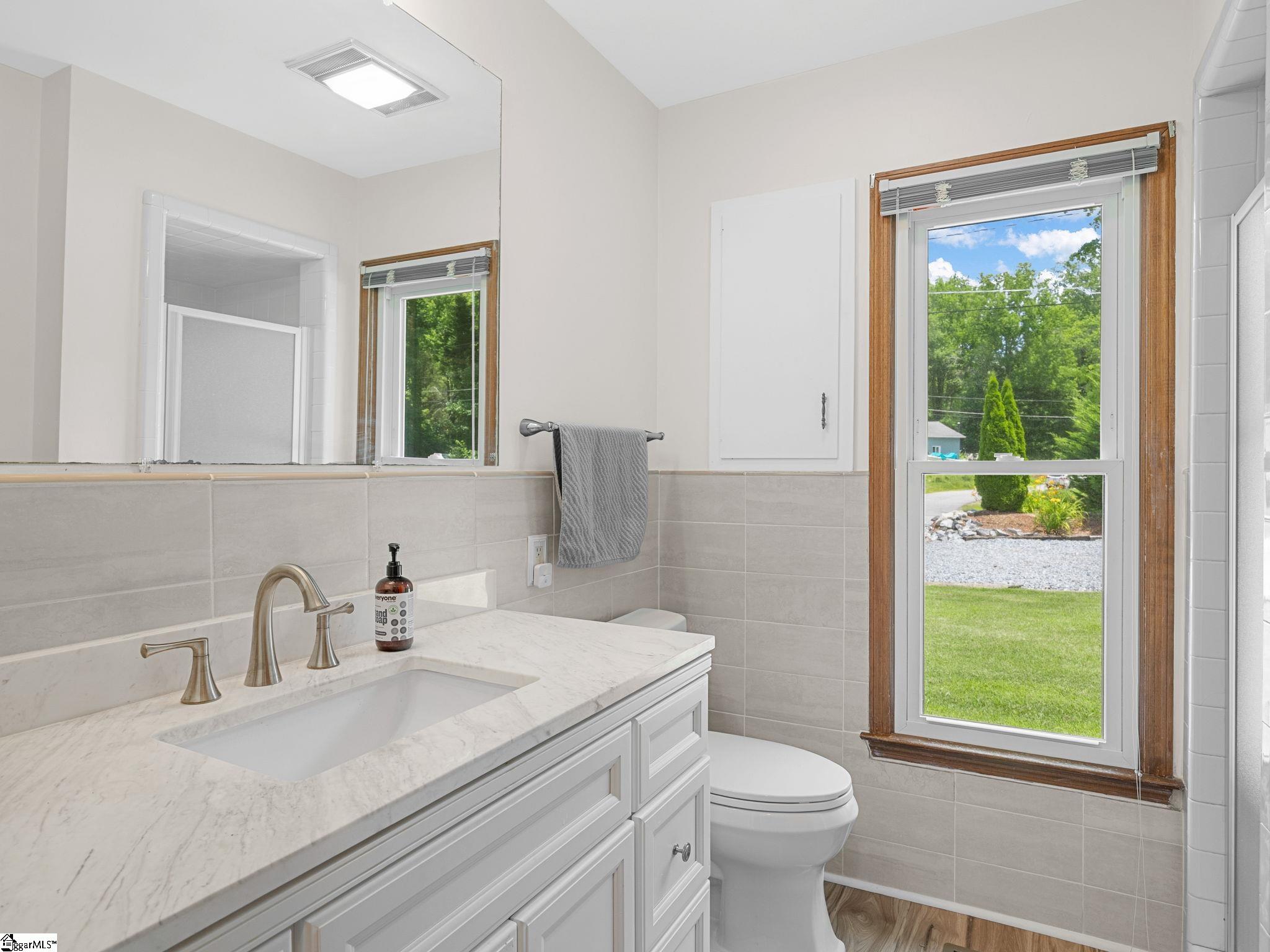 1326 E Lakeshore Drive Landrum, SC 29356