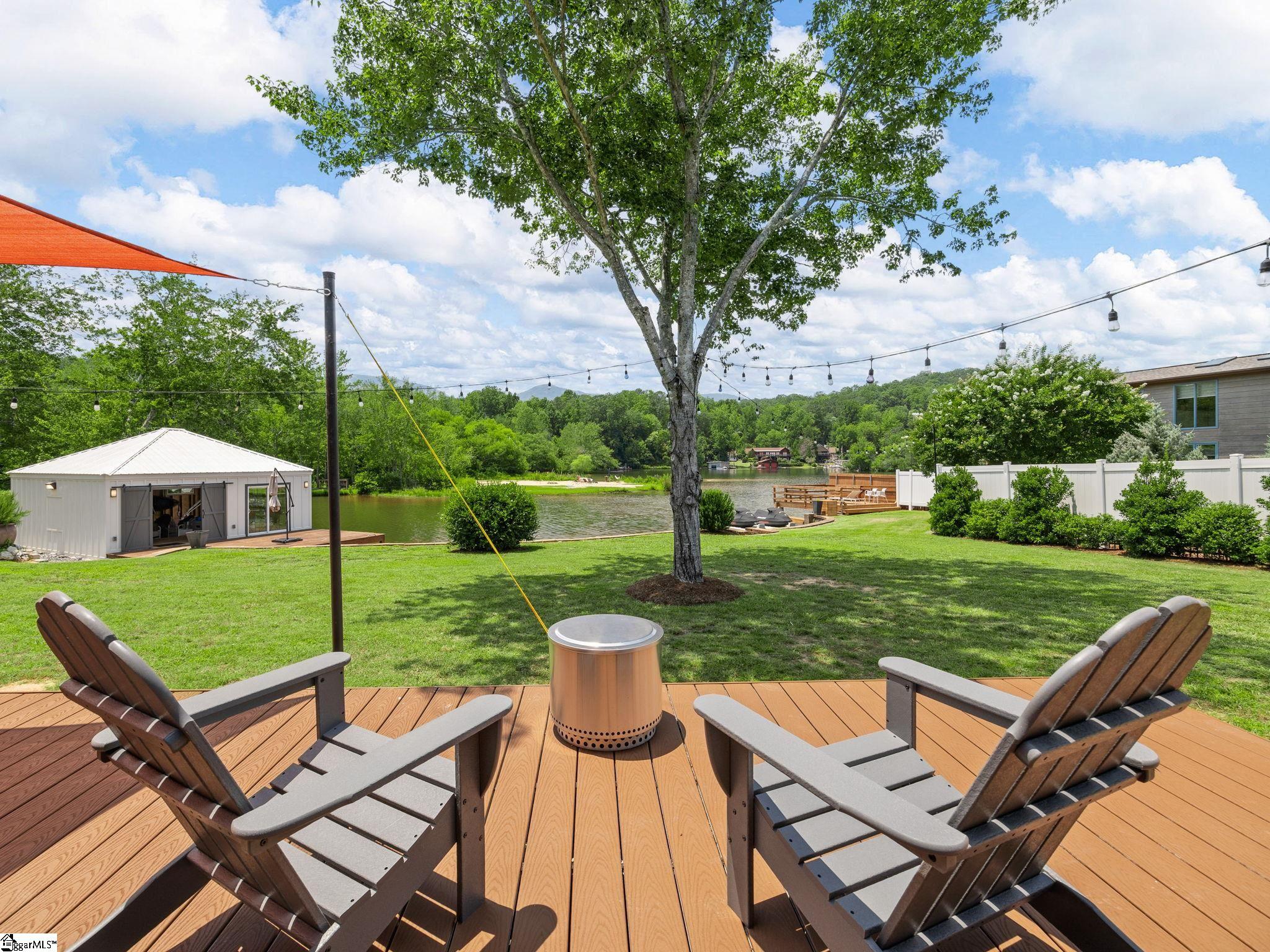 1326 E Lakeshore Drive Landrum, SC 29356