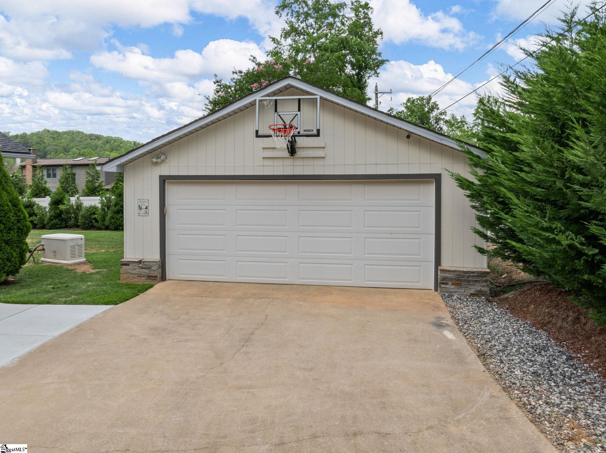 1326 E Lakeshore Drive Landrum, SC 29356