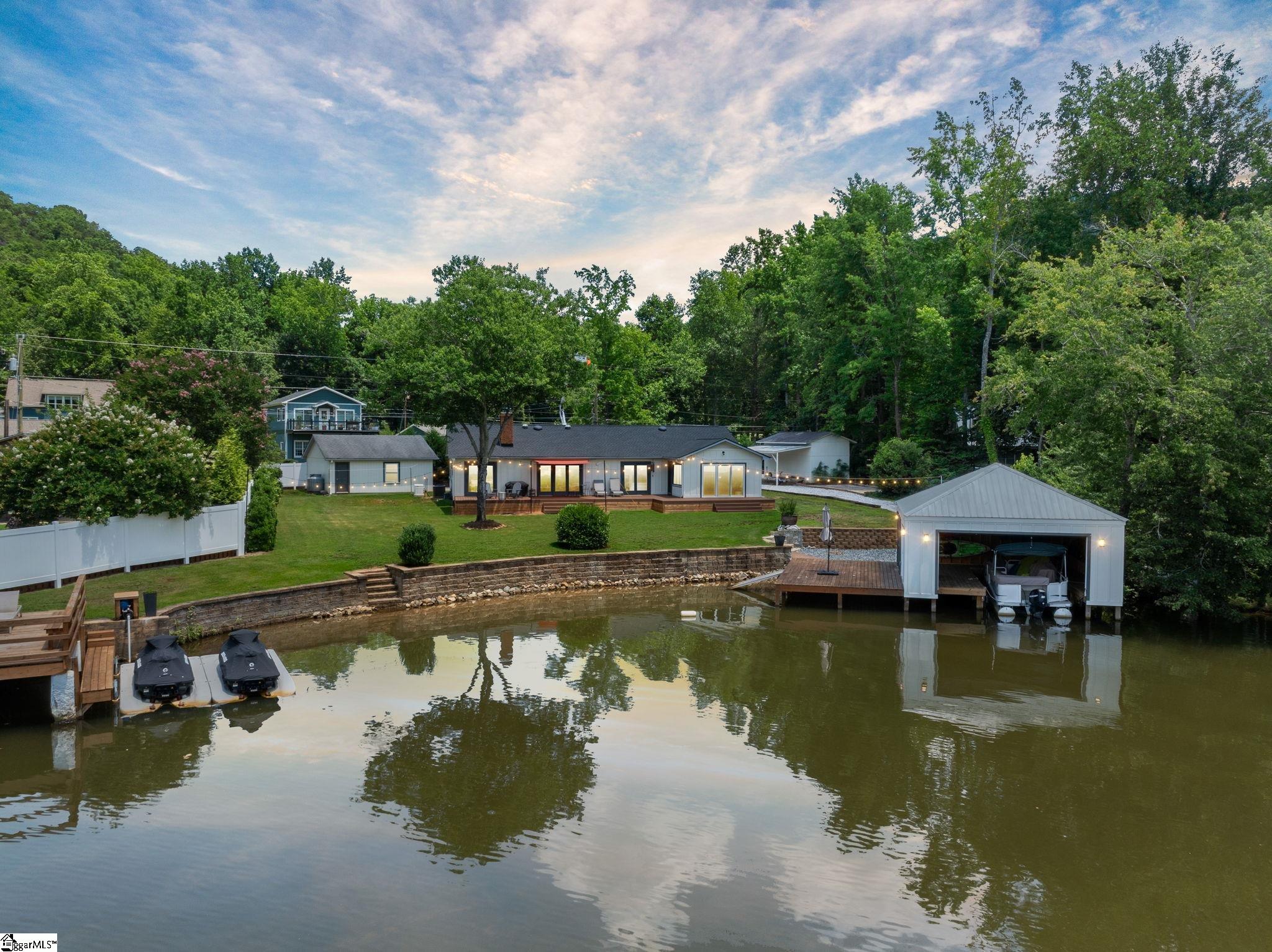 1326 E Lakeshore Drive Landrum, SC 29356