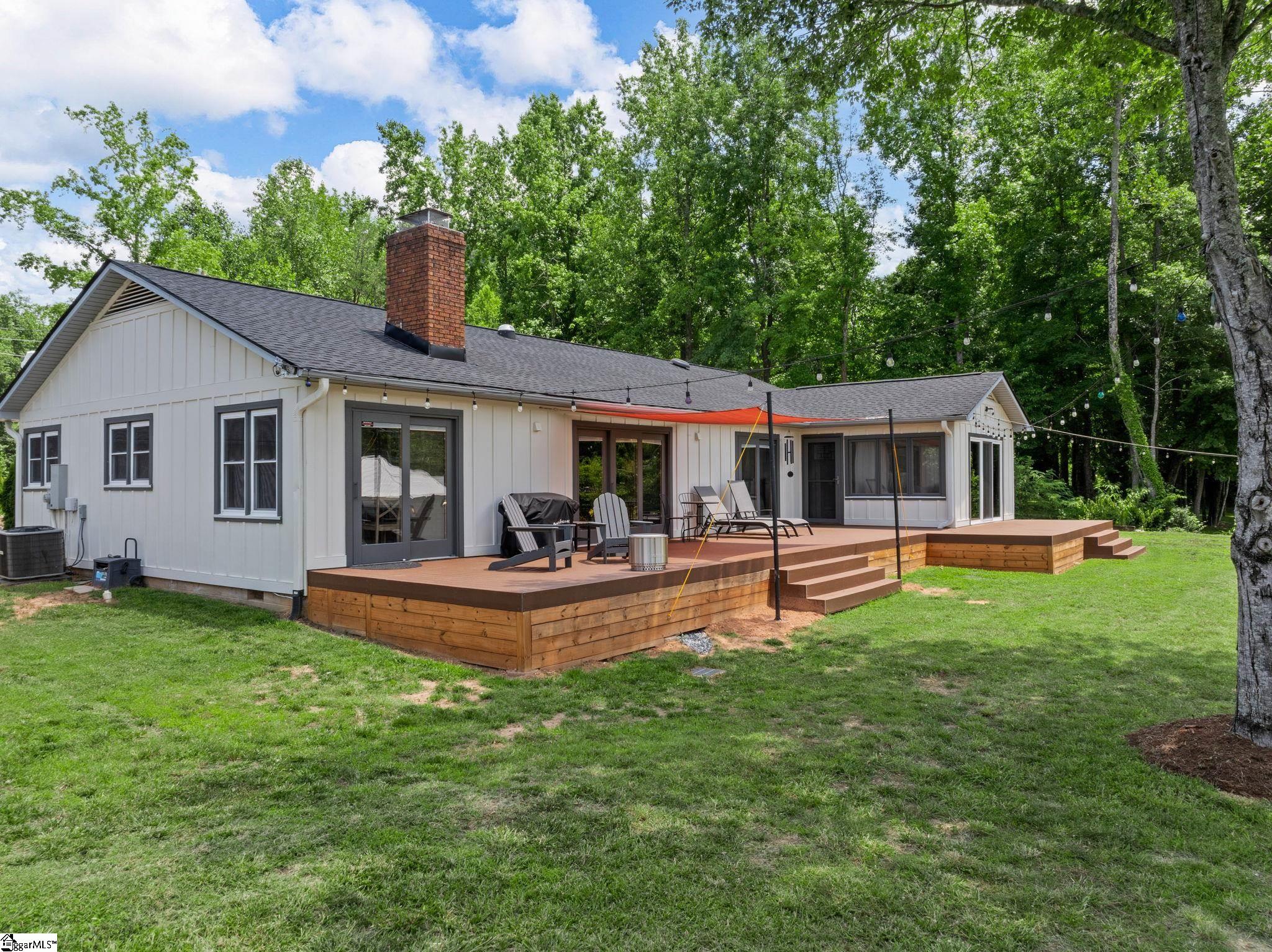 1326 E Lakeshore Drive Landrum, SC 29356