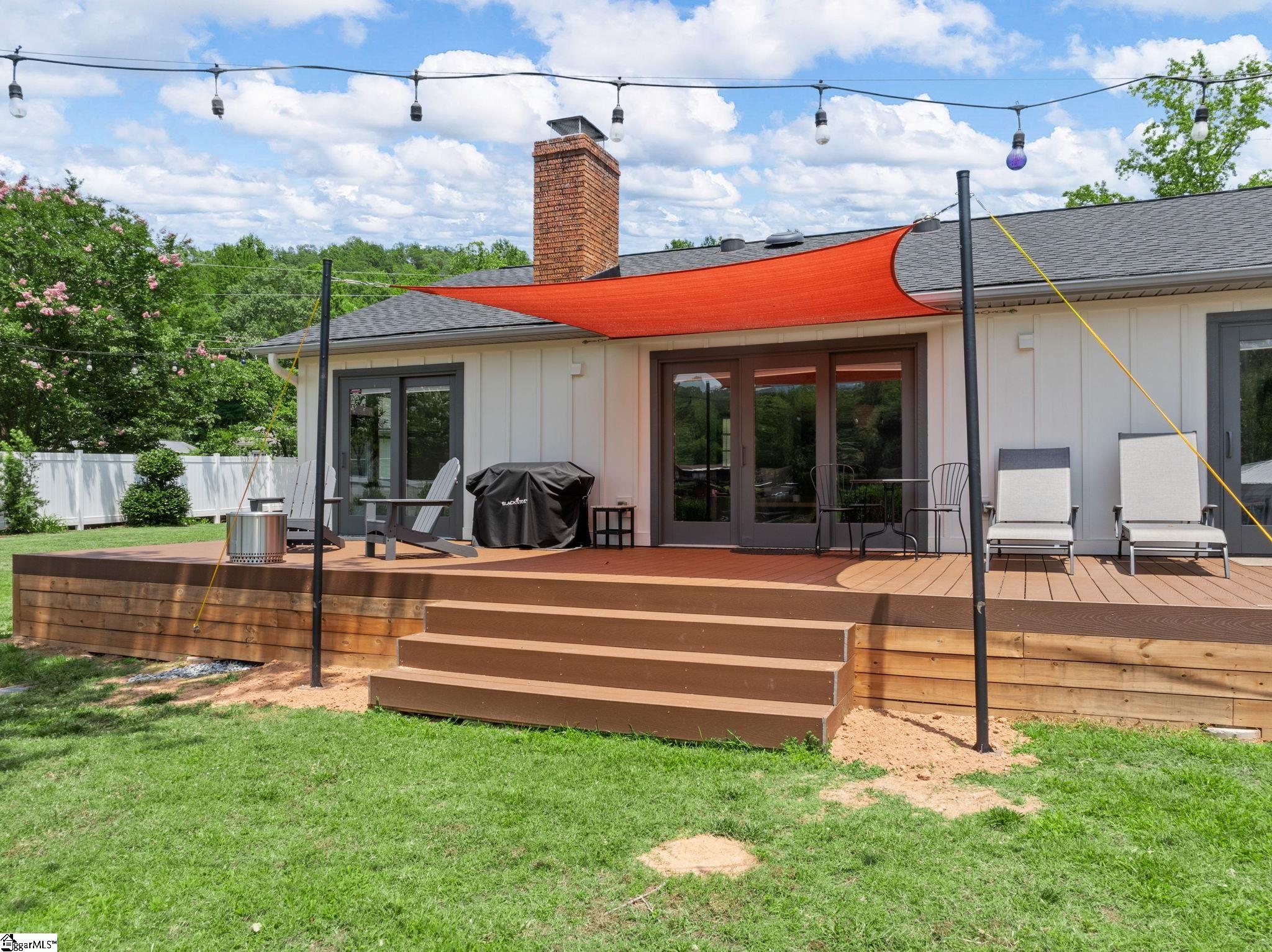 1326 E Lakeshore Drive Landrum, SC 29356