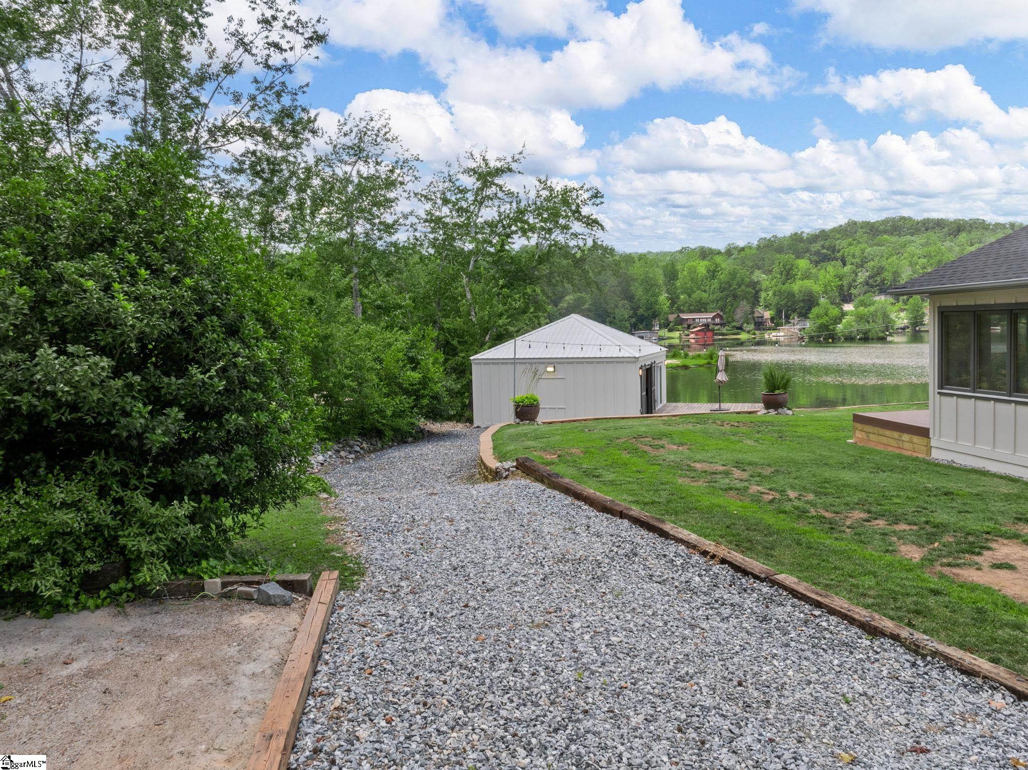 1326 E Lakeshore Drive Landrum, SC 29356