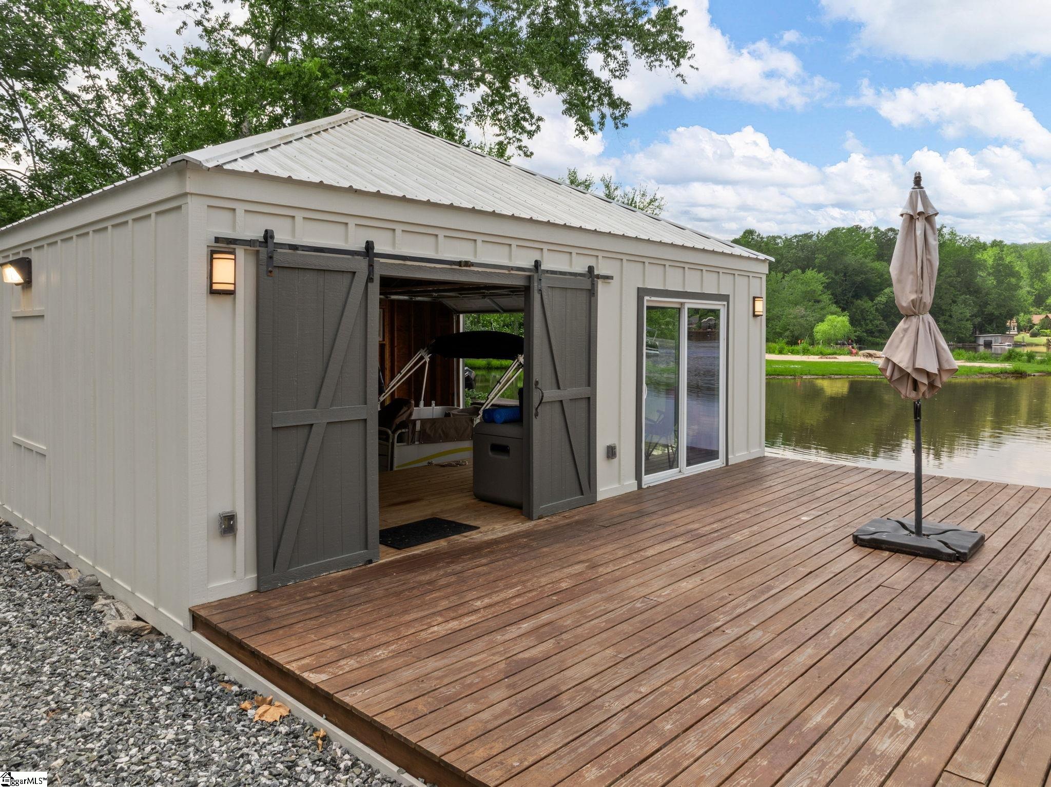 1326 E Lakeshore Drive Landrum, SC 29356