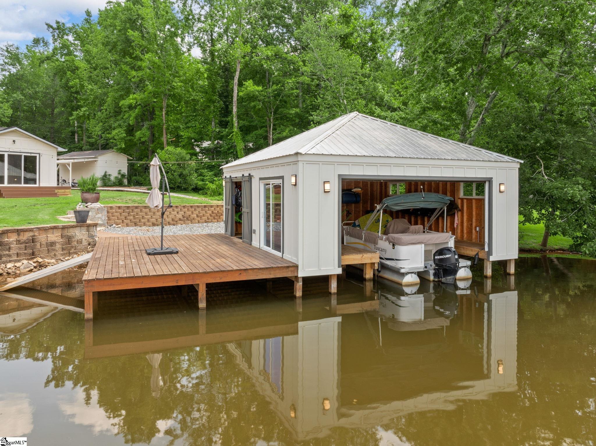 1326 E Lakeshore Drive Landrum, SC 29356