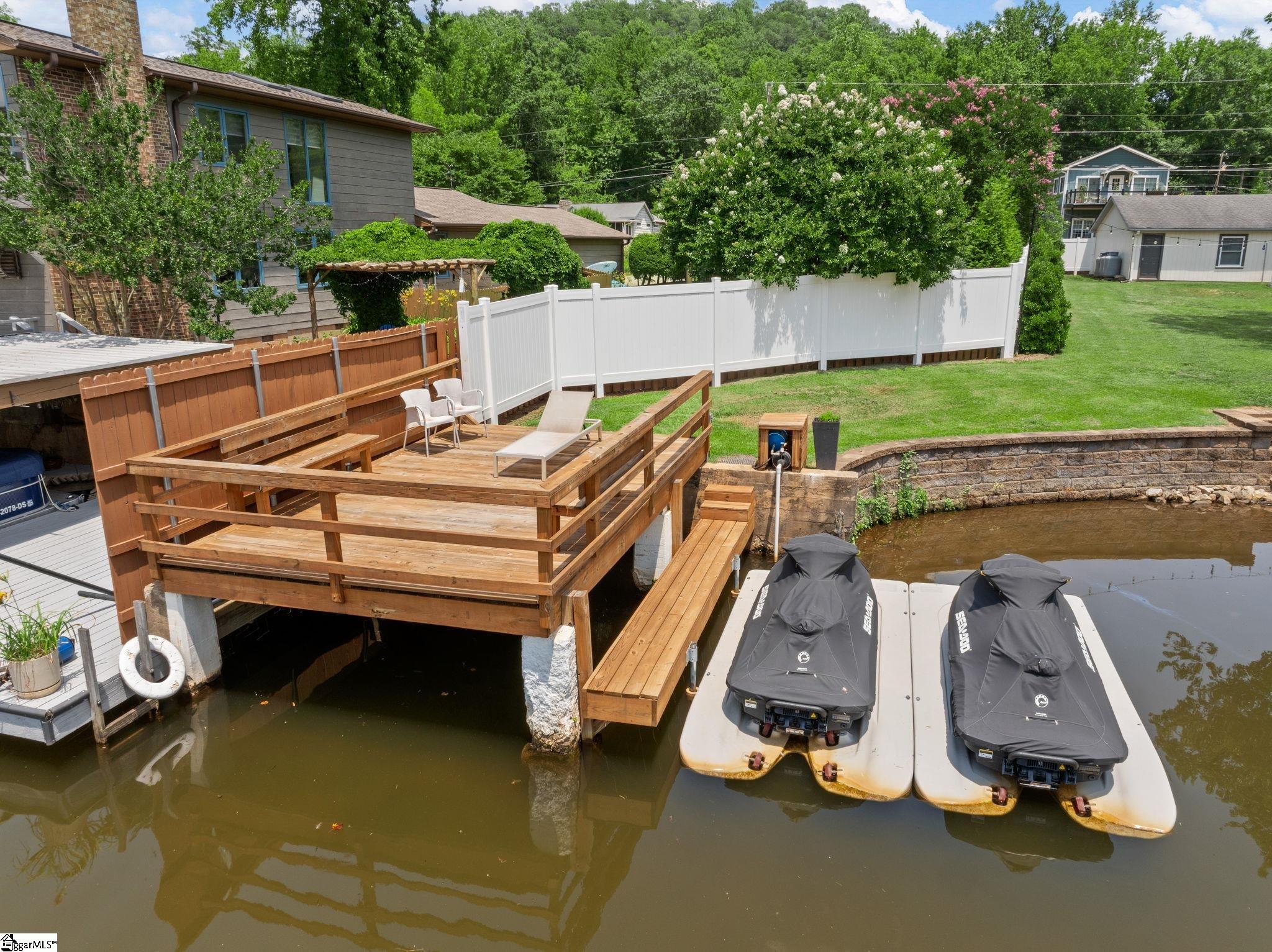 1326 E Lakeshore Drive Landrum, SC 29356