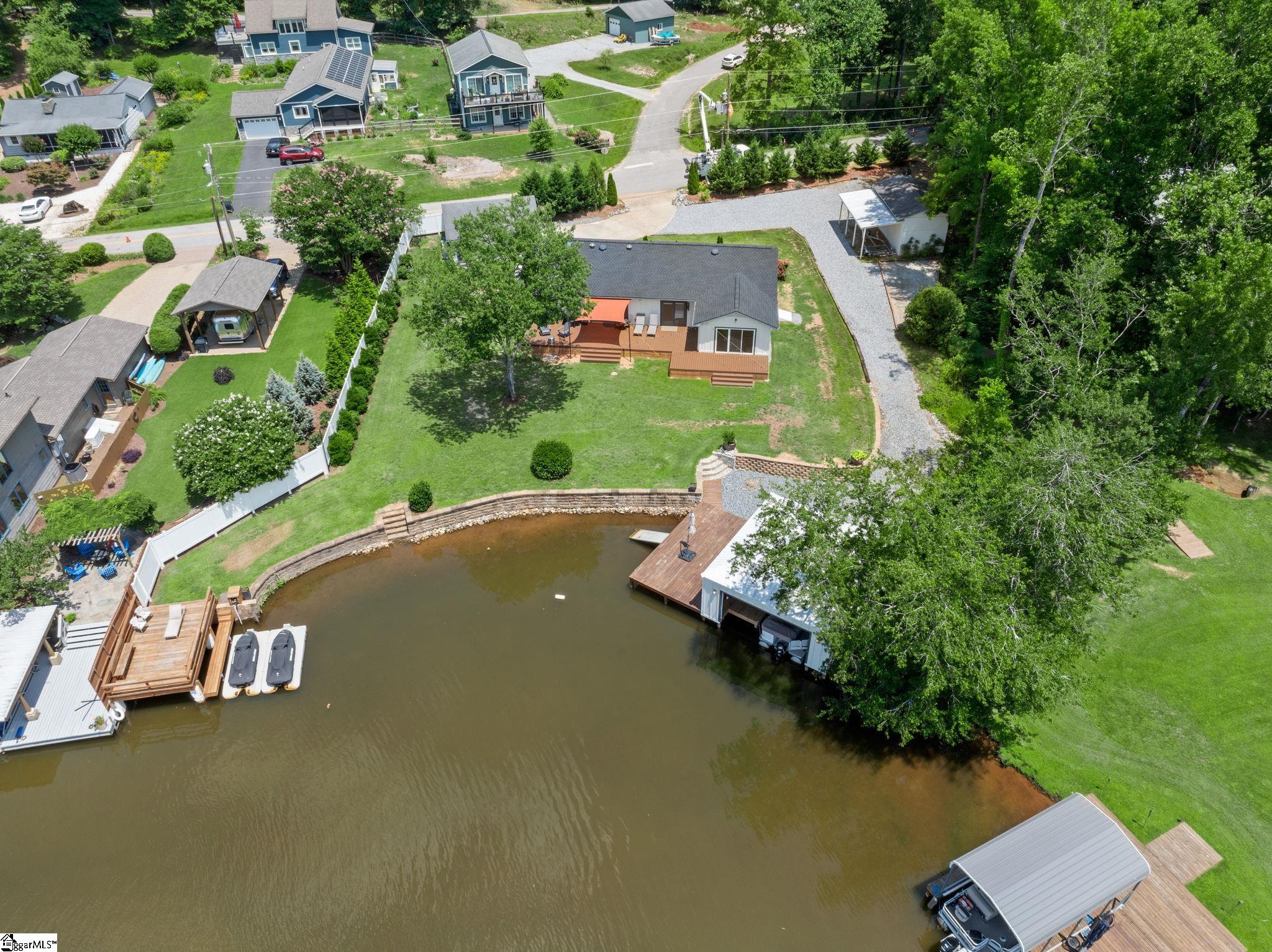 1326 E Lakeshore Drive Landrum, SC 29356