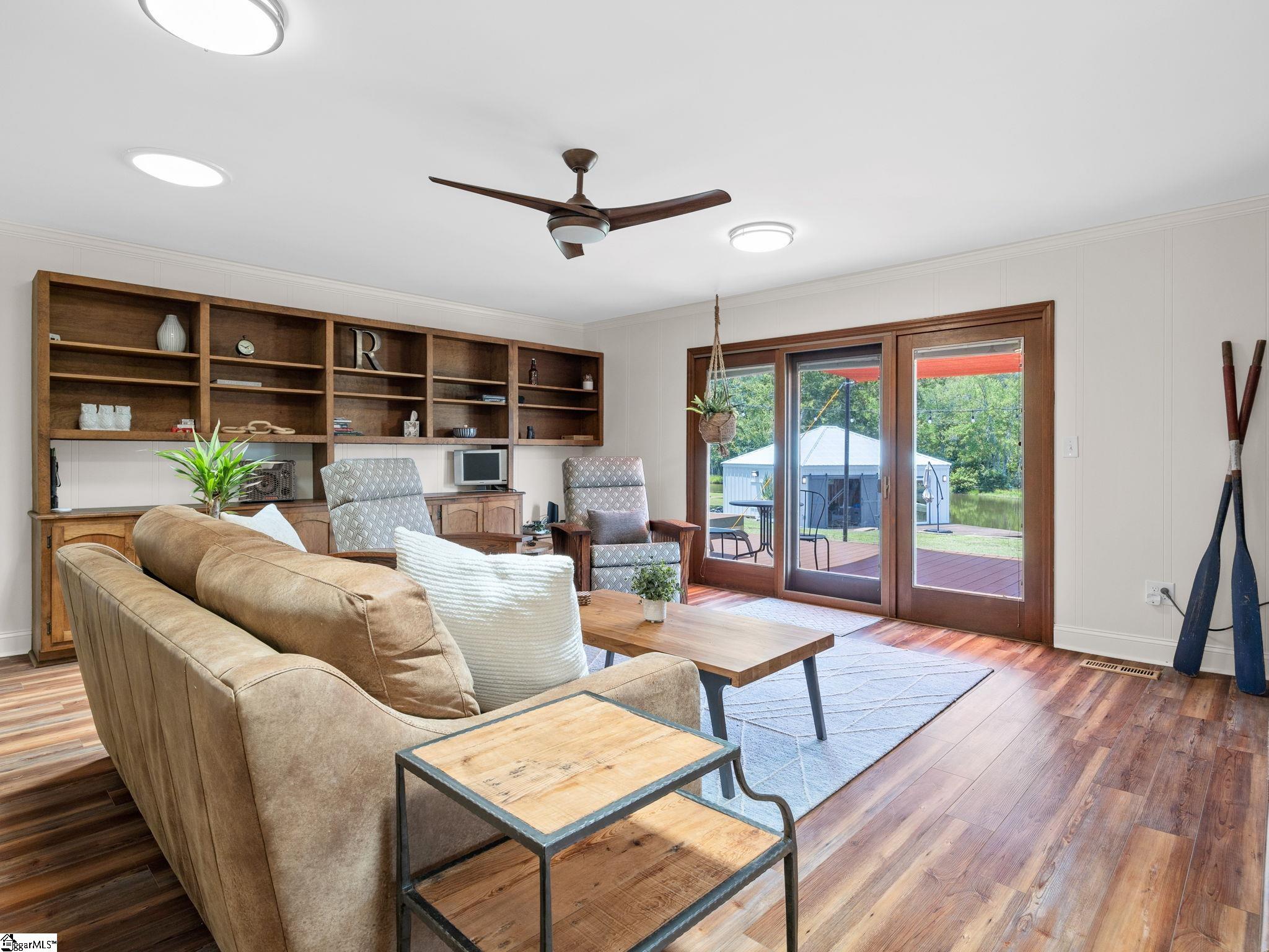 1326 E Lakeshore Drive Landrum, SC 29356