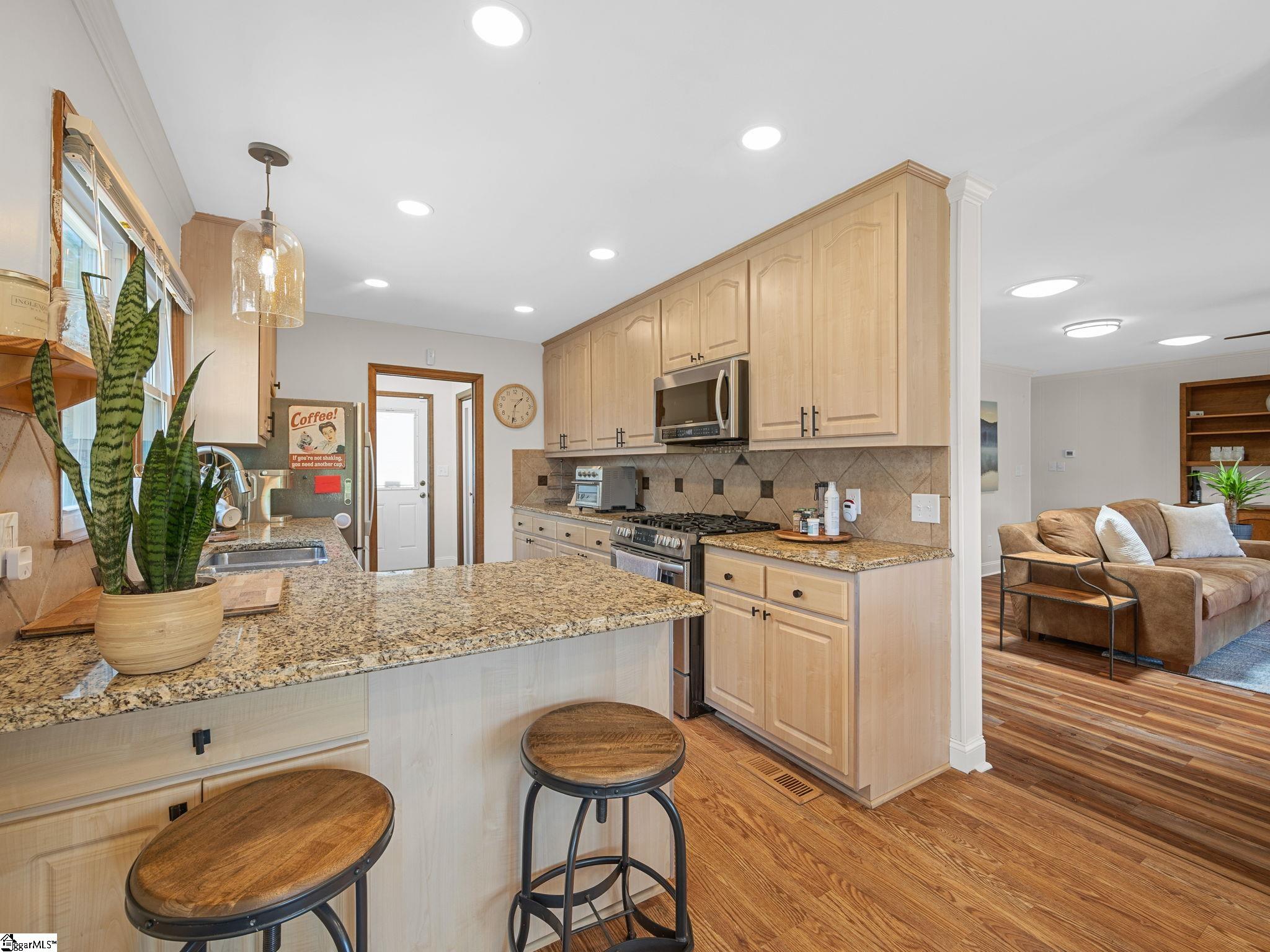 1326 E Lakeshore Drive Landrum, SC 29356
