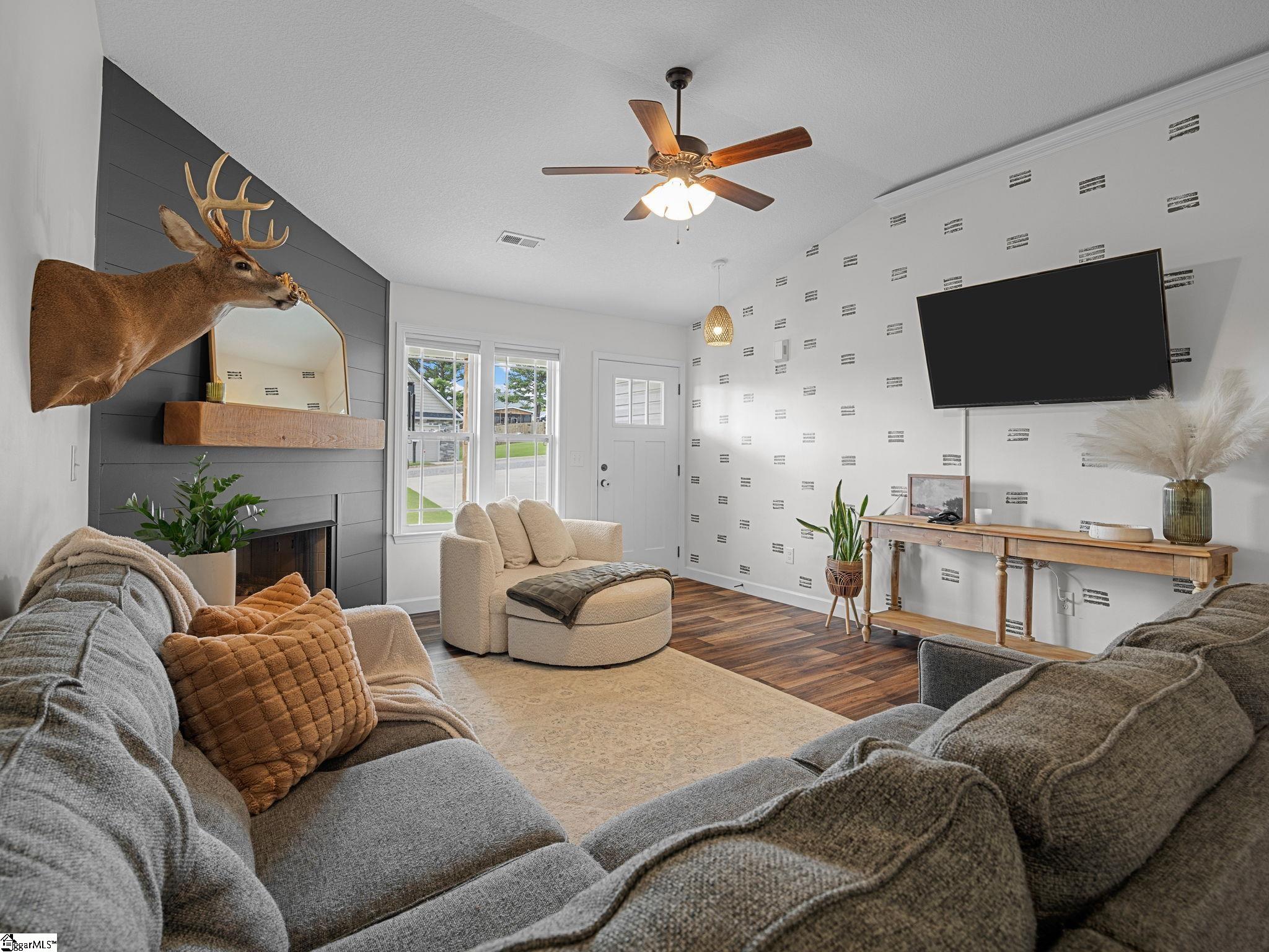 443 Silver Thorne Drive Wellford, SC 29385