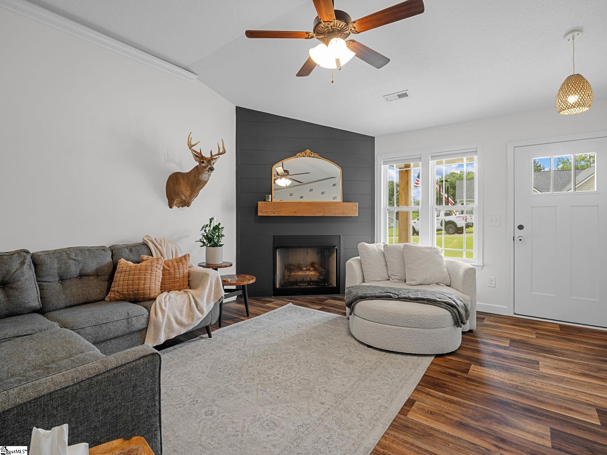 443 Silver Thorne Drive Wellford, SC 29385