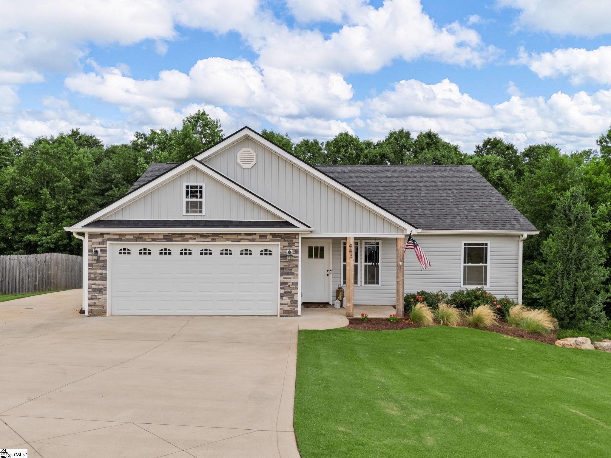 443 Silver Thorne Drive Wellford, SC 29385