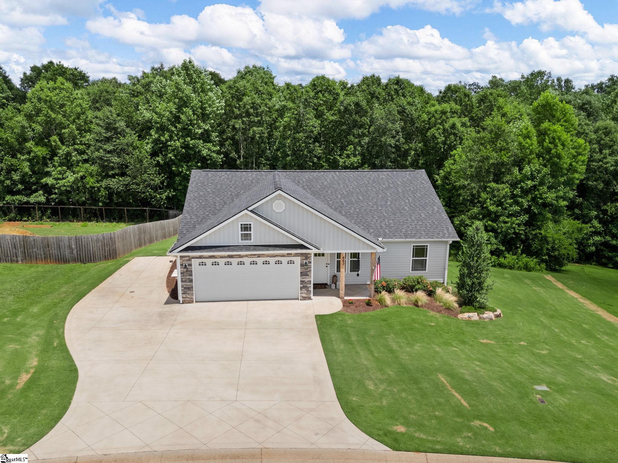443 Silver Thorne Drive Wellford, SC 29385