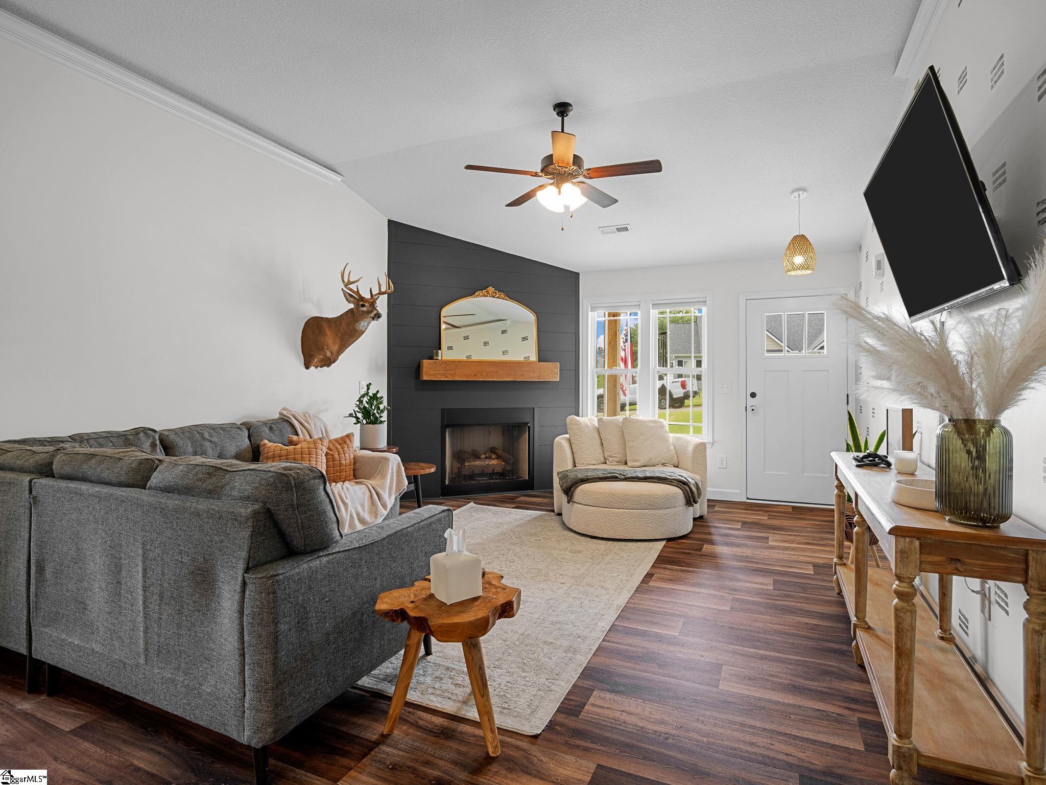 443 Silver Thorne Drive Wellford, SC 29385