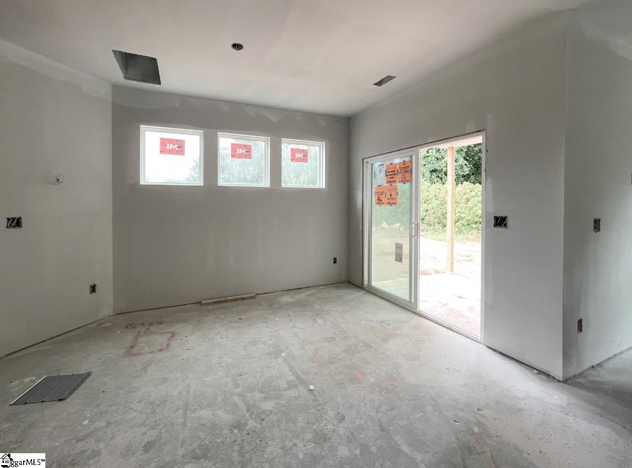 617 Autumn Lake Road Simpsonville, SC 29681