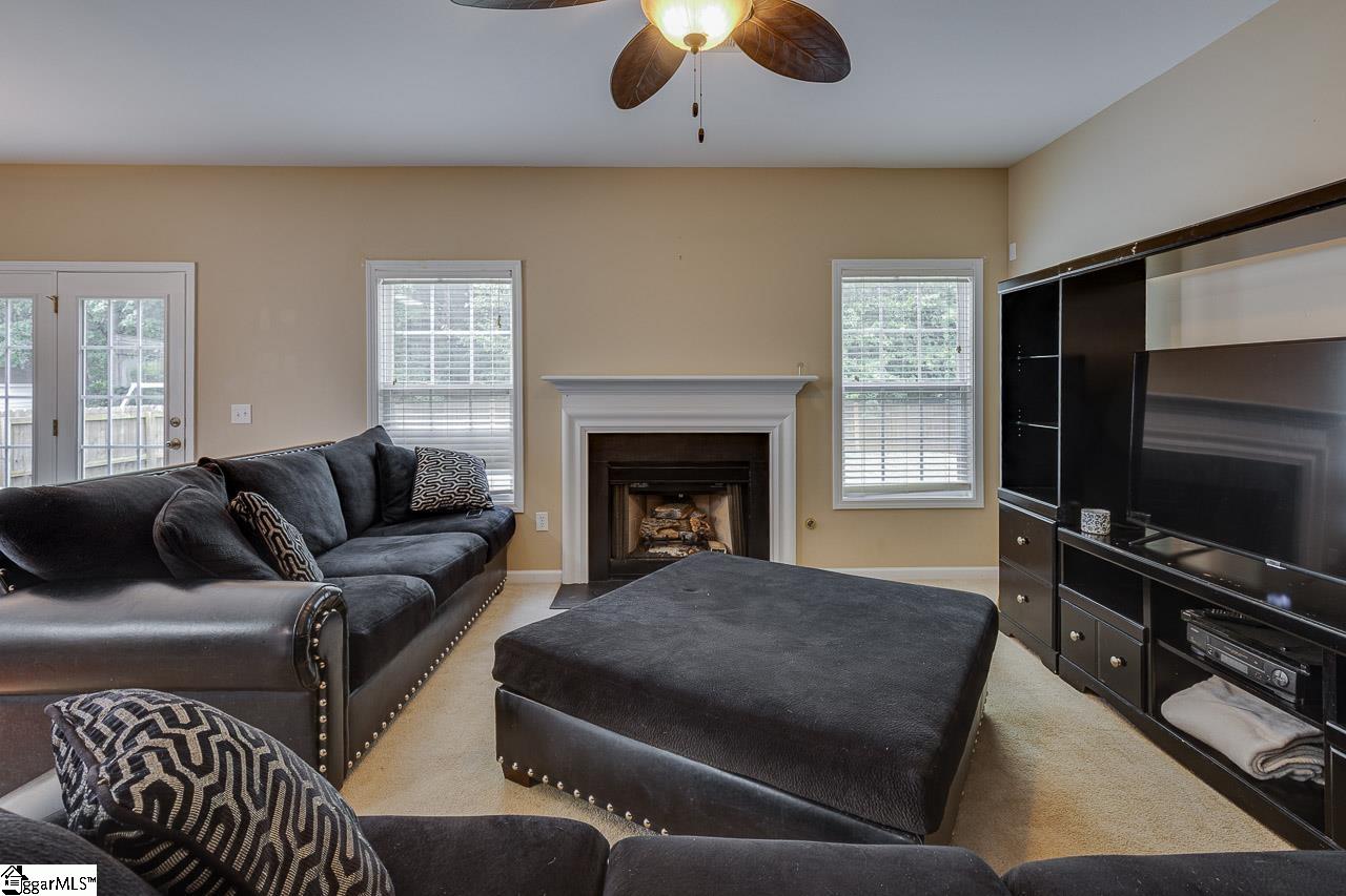 27 Farmbrook Way Simpsonville, SC 29681