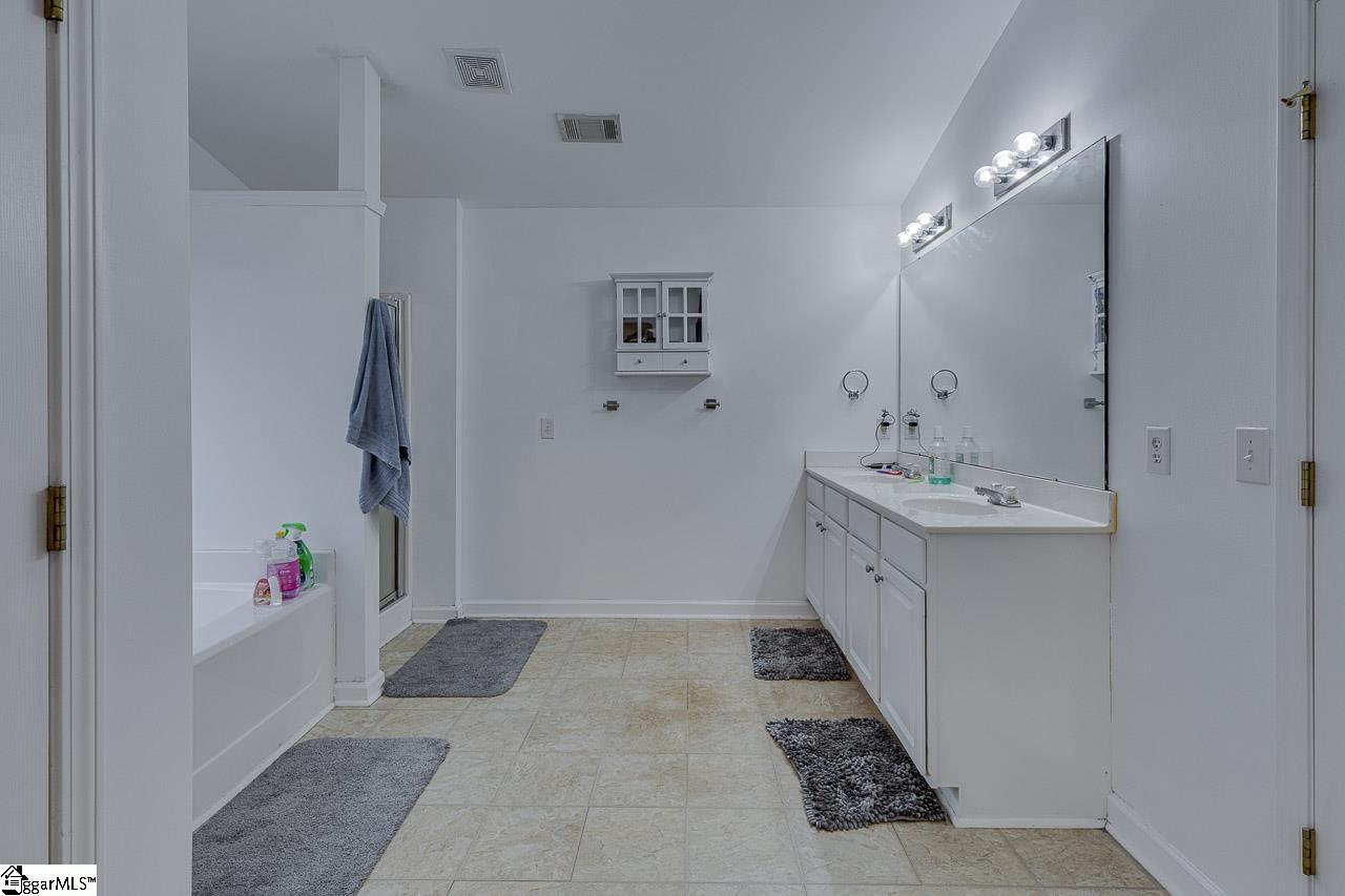 27 Farmbrook Way Simpsonville, SC 29681