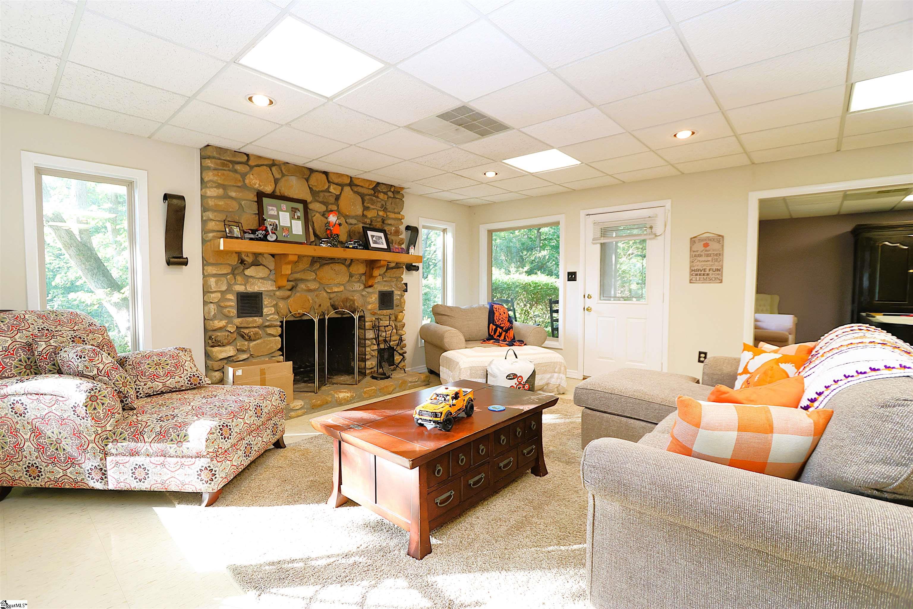 294 Hollis Drive Spartanburg, SC 29307