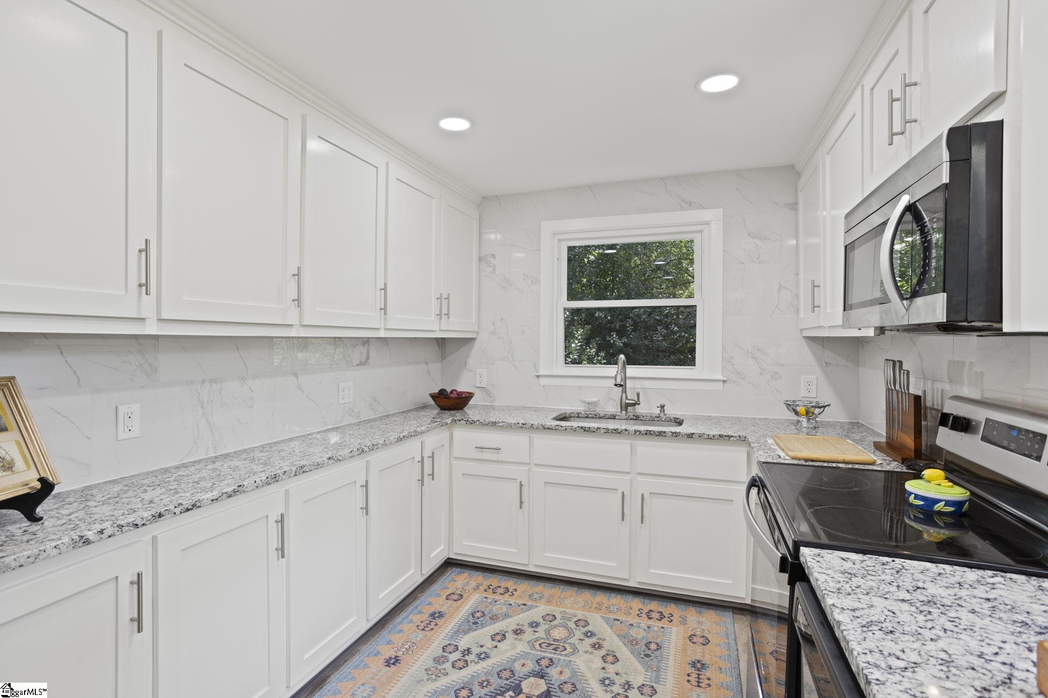 5 Ridgewood Drive Greenville, SC 29615