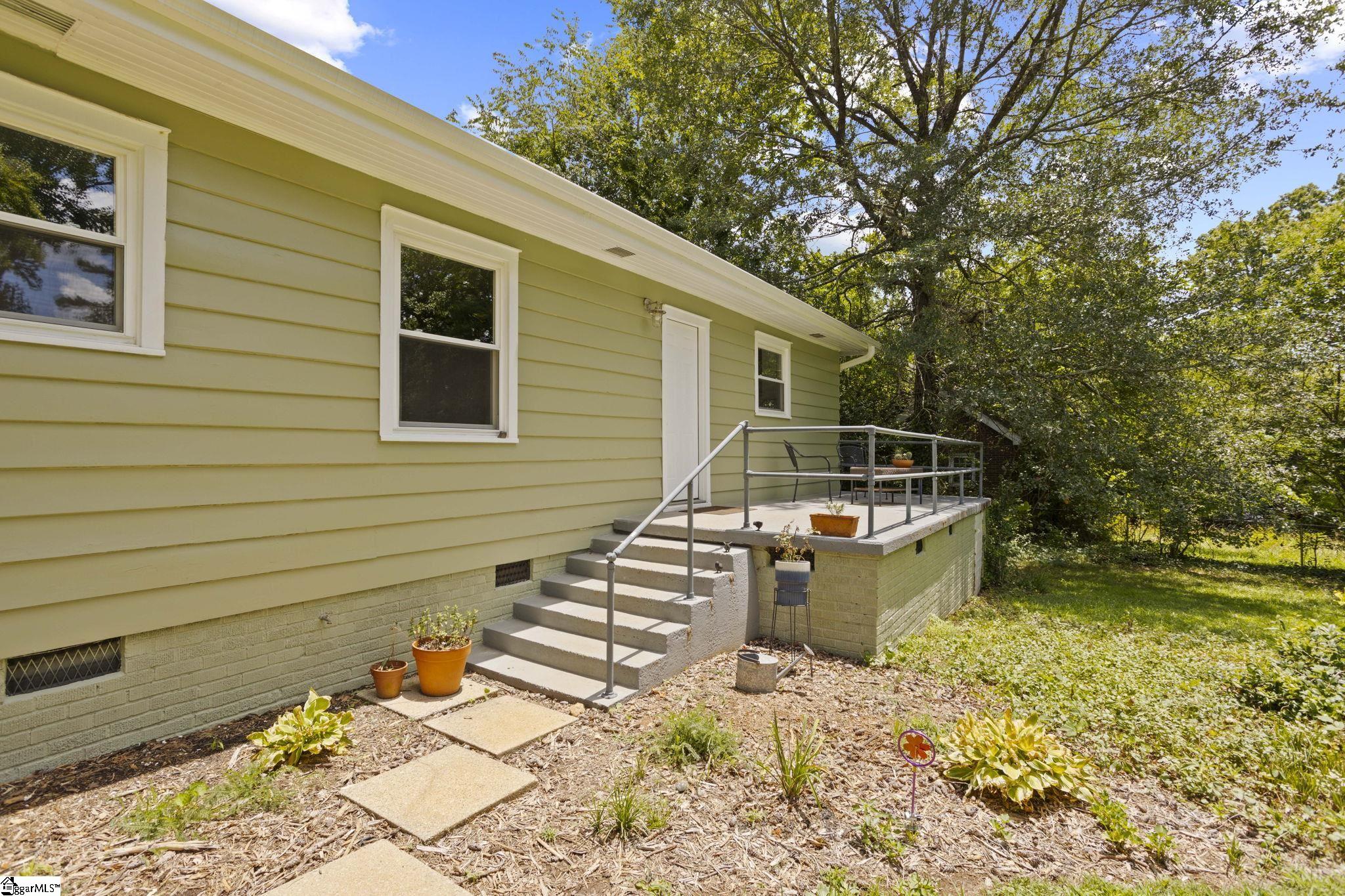 5 Ridgewood Drive Greenville, SC 29615