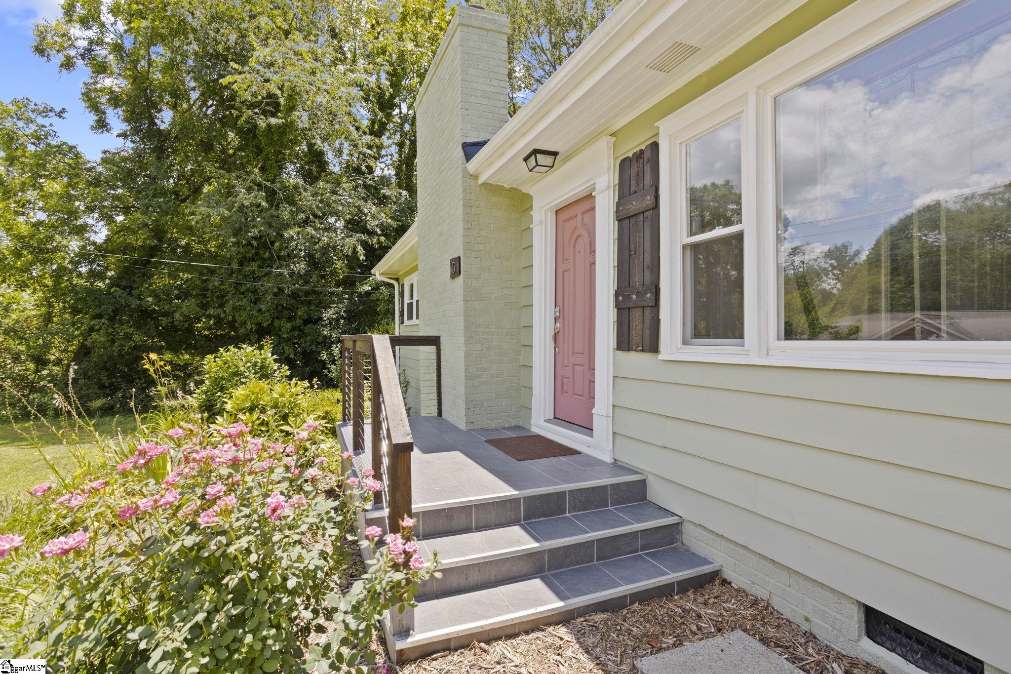 5 Ridgewood Drive Greenville, SC 29615