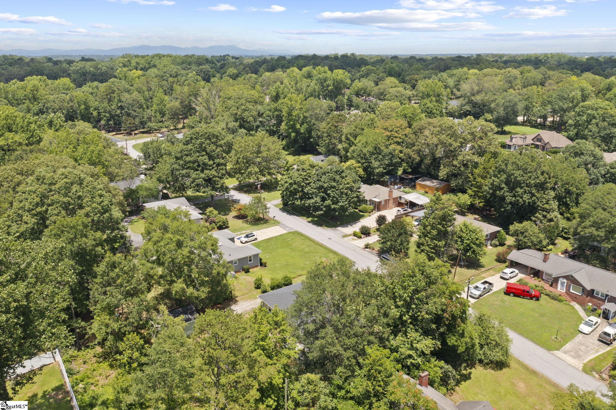 5 Ridgewood Drive Greenville, SC 29615