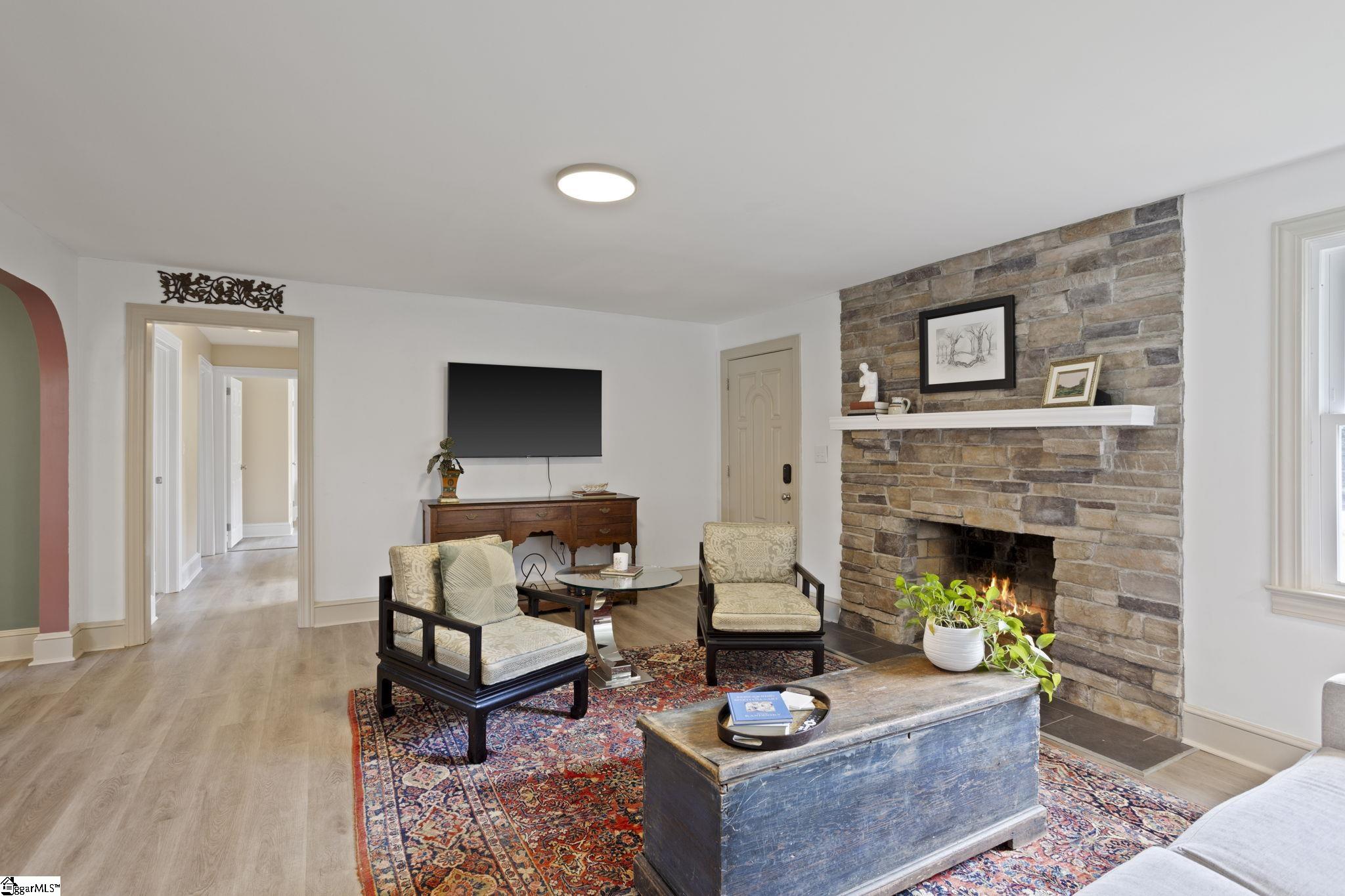 5 Ridgewood Drive Greenville, SC 29615
