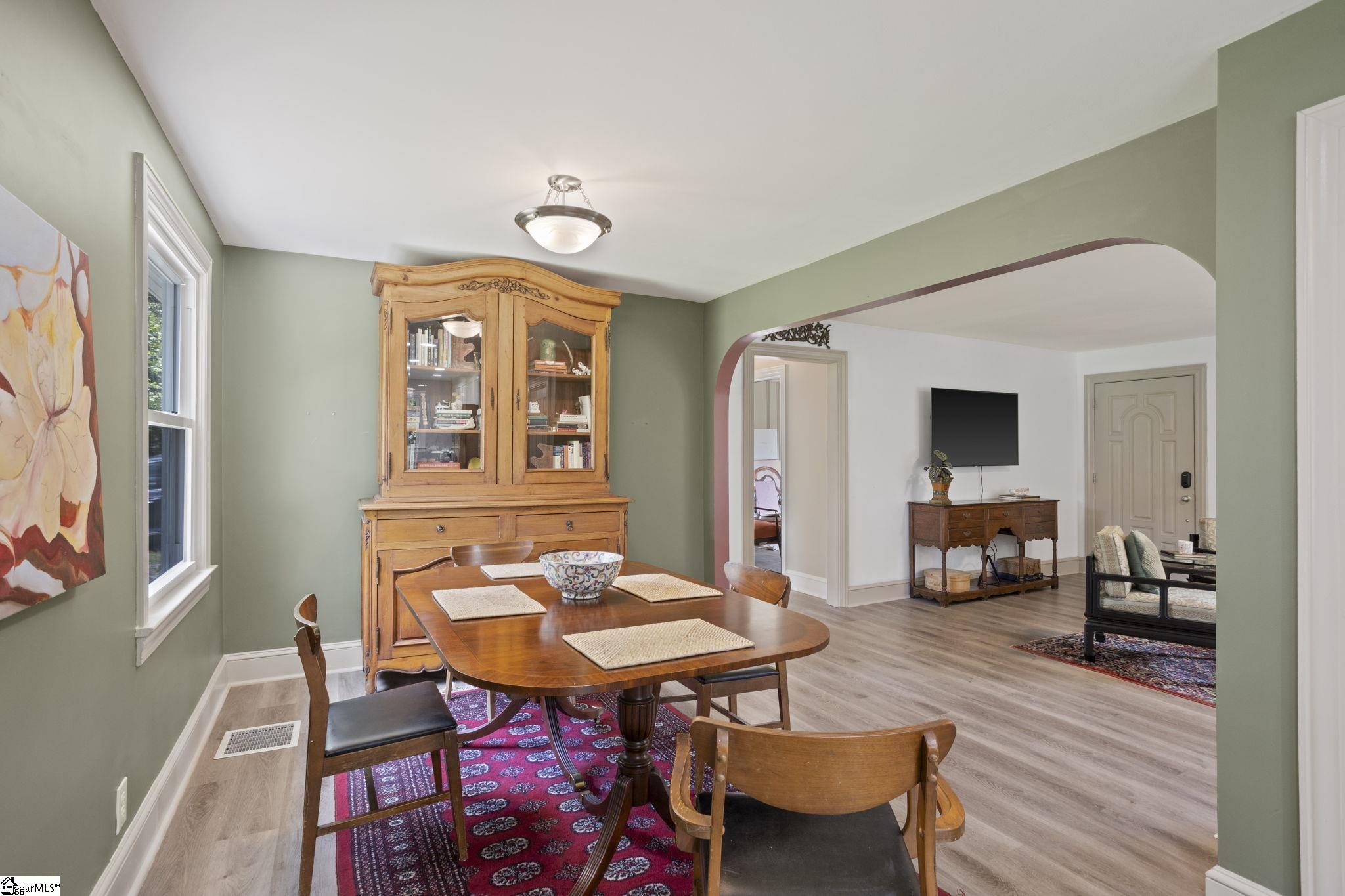 5 Ridgewood Drive Greenville, SC 29615