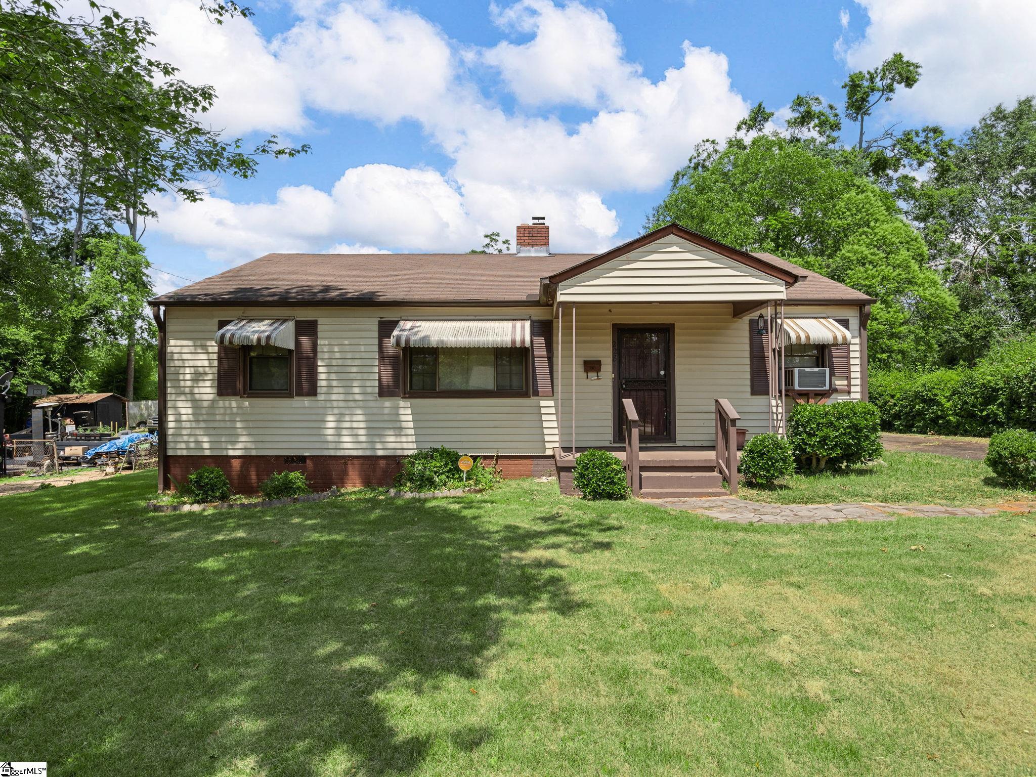 228 Charlesworth Avenue Spartanburg, SC 29306