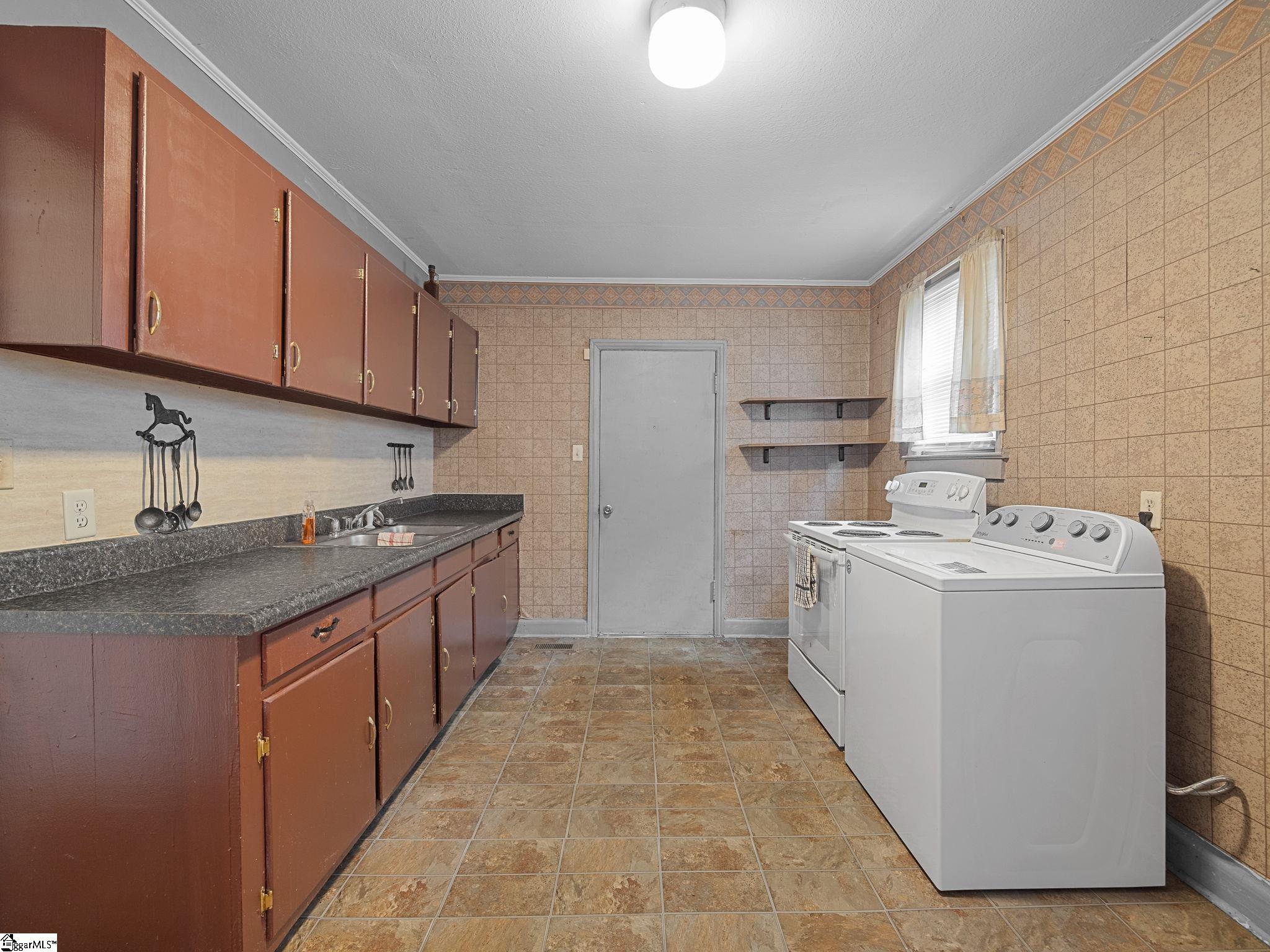 228 Charlesworth Avenue Spartanburg, SC 29306