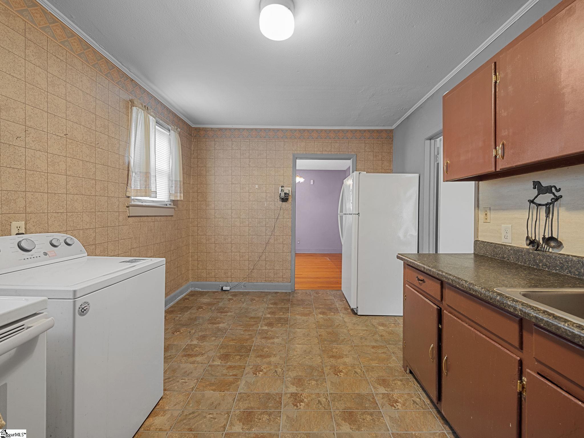 228 Charlesworth Avenue Spartanburg, SC 29306