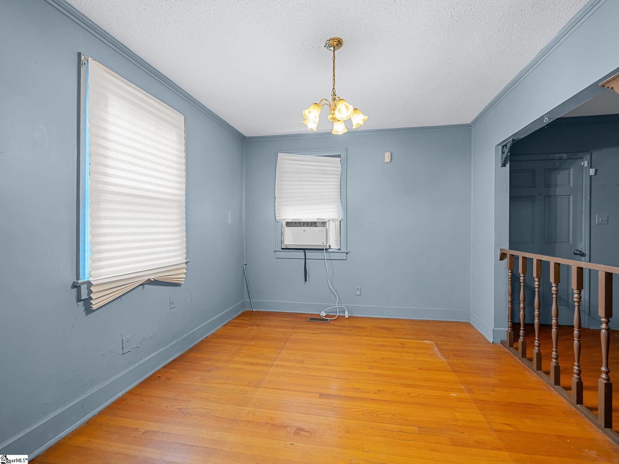 228 Charlesworth Avenue Spartanburg, SC 29306