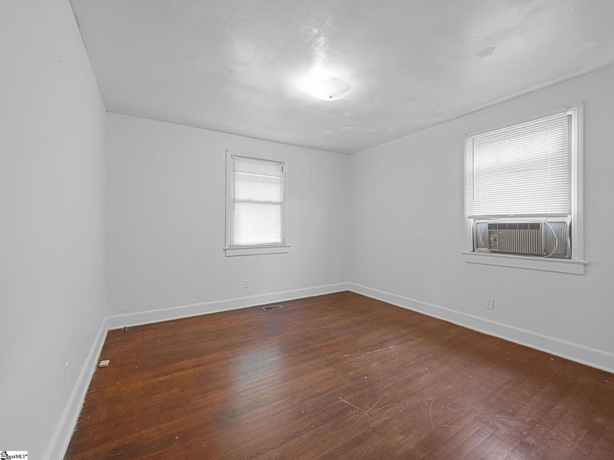 228 Charlesworth Avenue Spartanburg, SC 29306