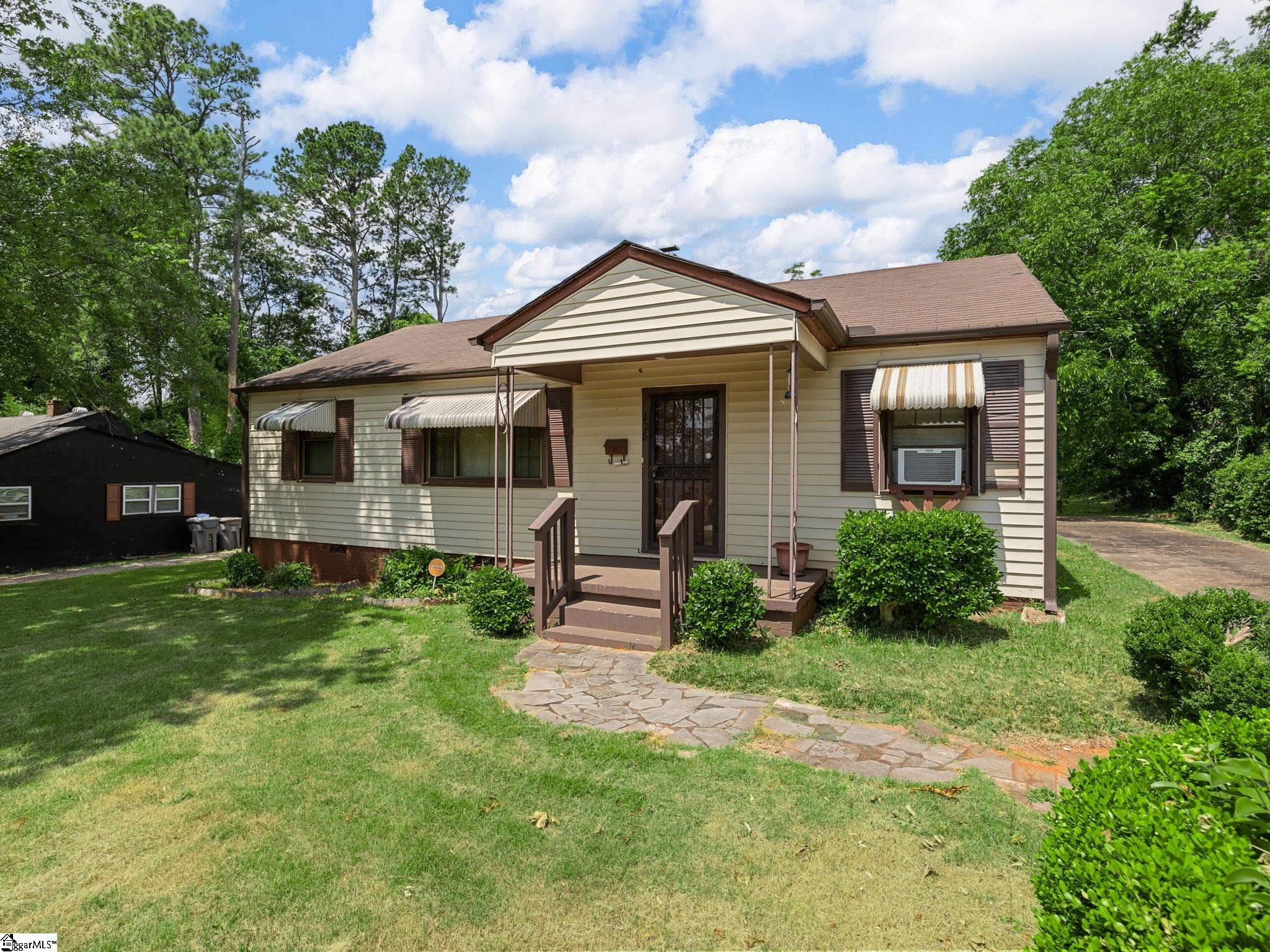 228 Charlesworth Avenue Spartanburg, SC 29306