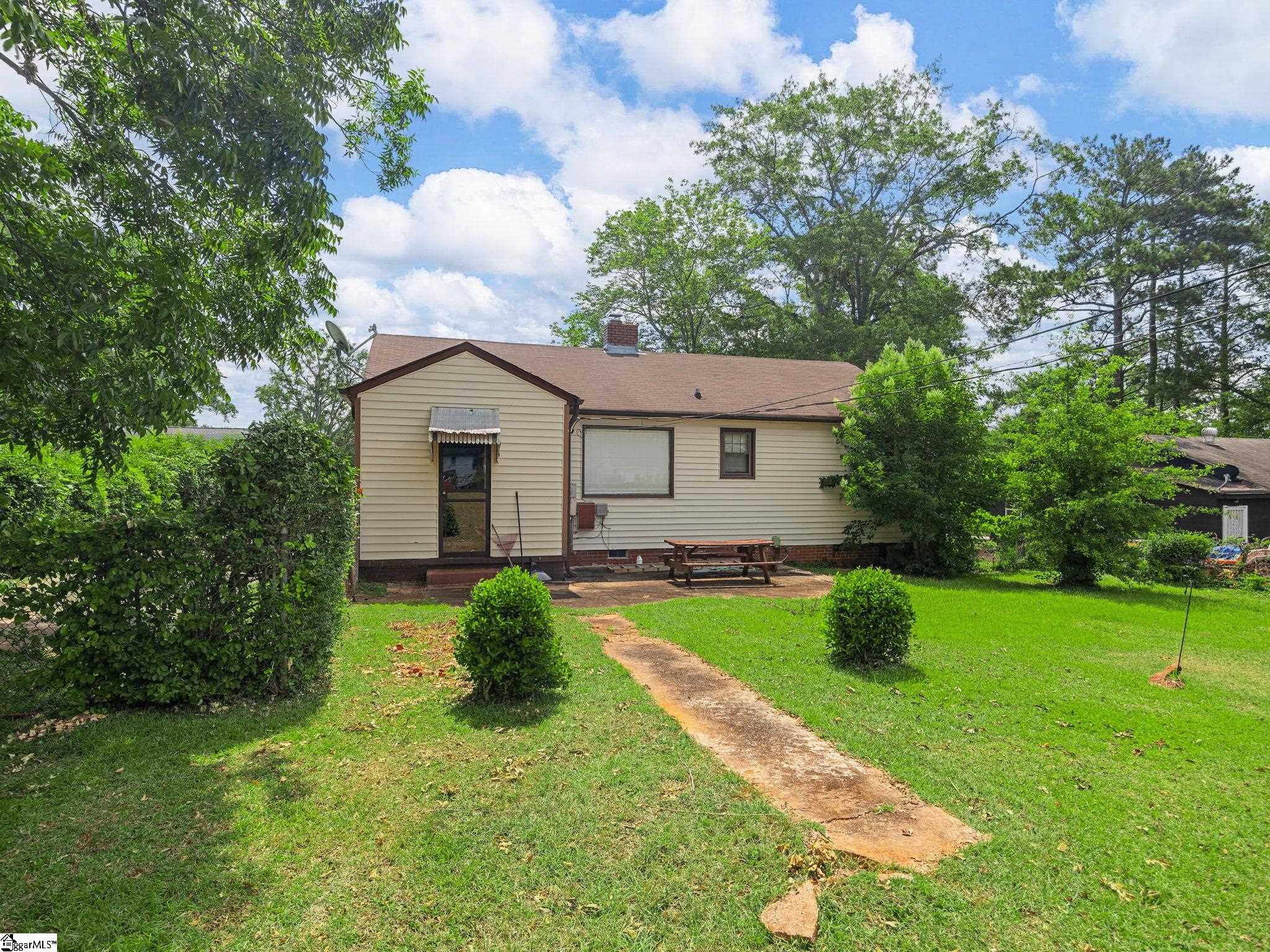 228 Charlesworth Avenue Spartanburg, SC 29306