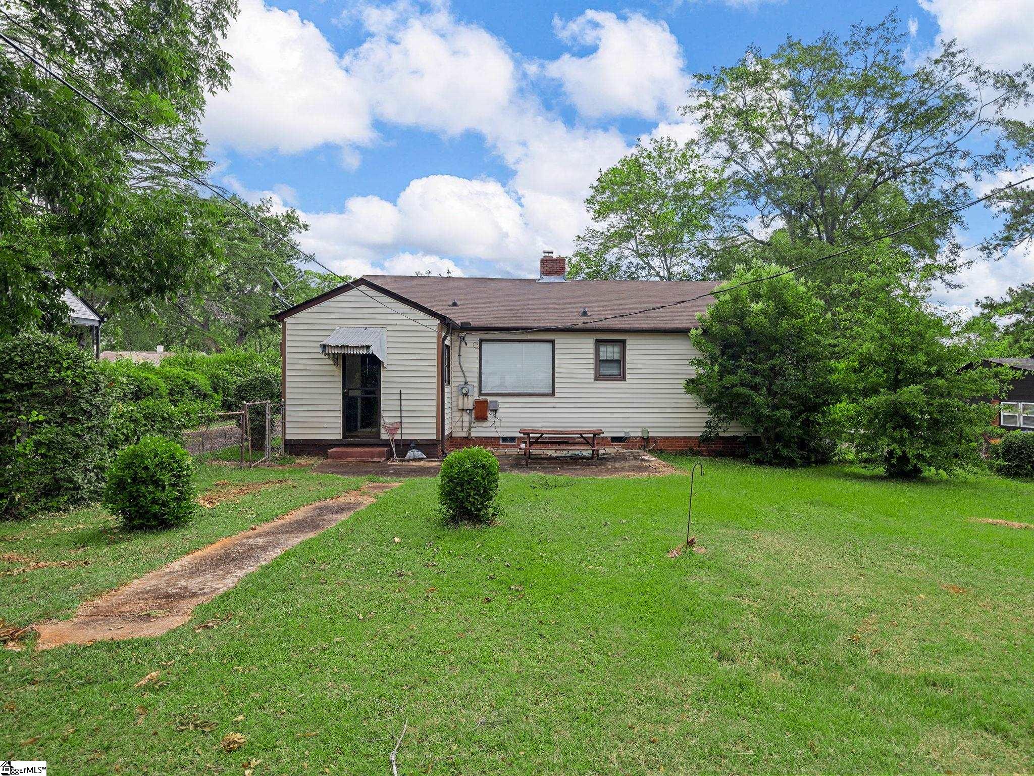 228 Charlesworth Avenue Spartanburg, SC 29306